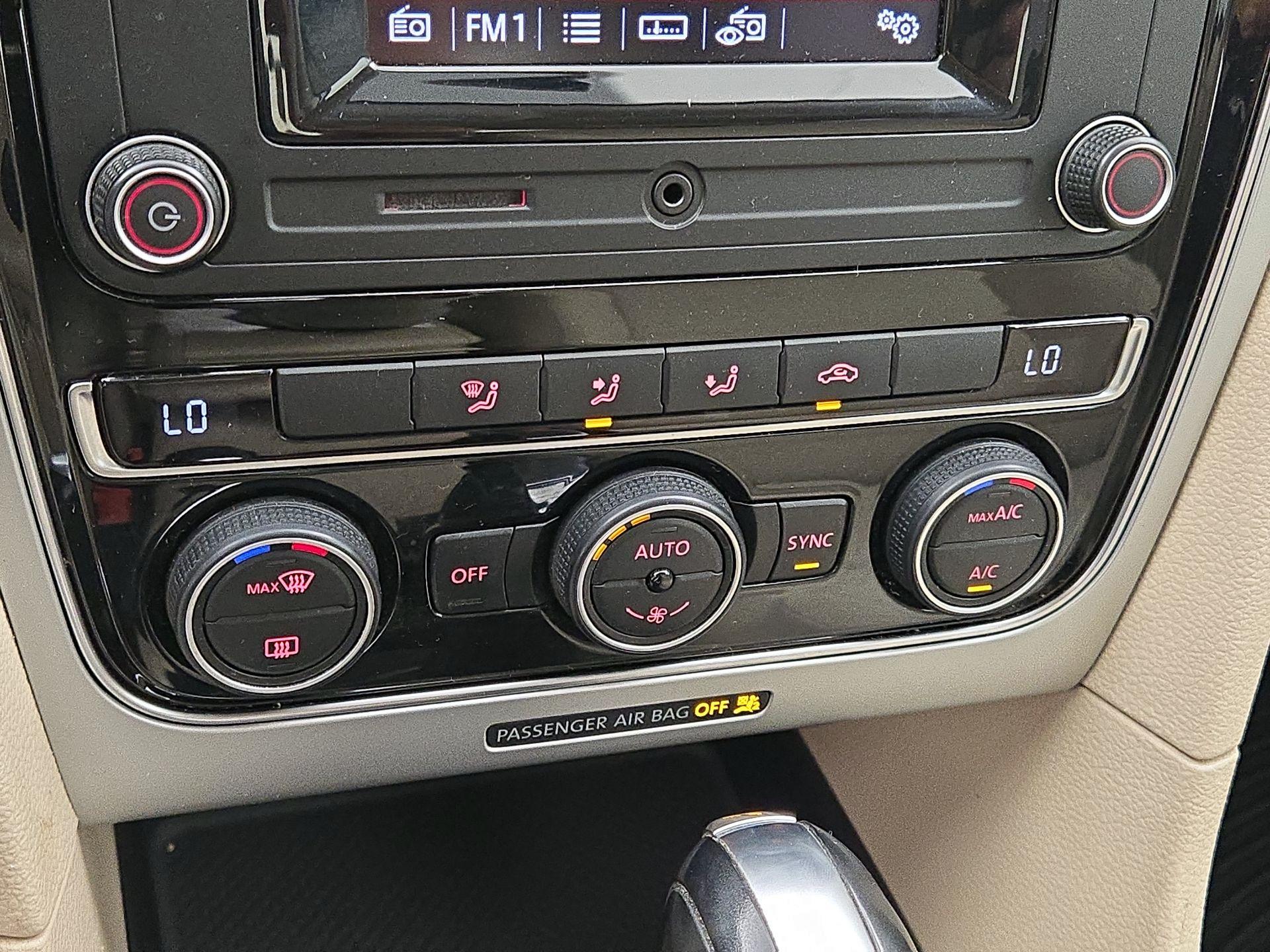 Thumbnail: 2017 Volkswagen Passat - 16