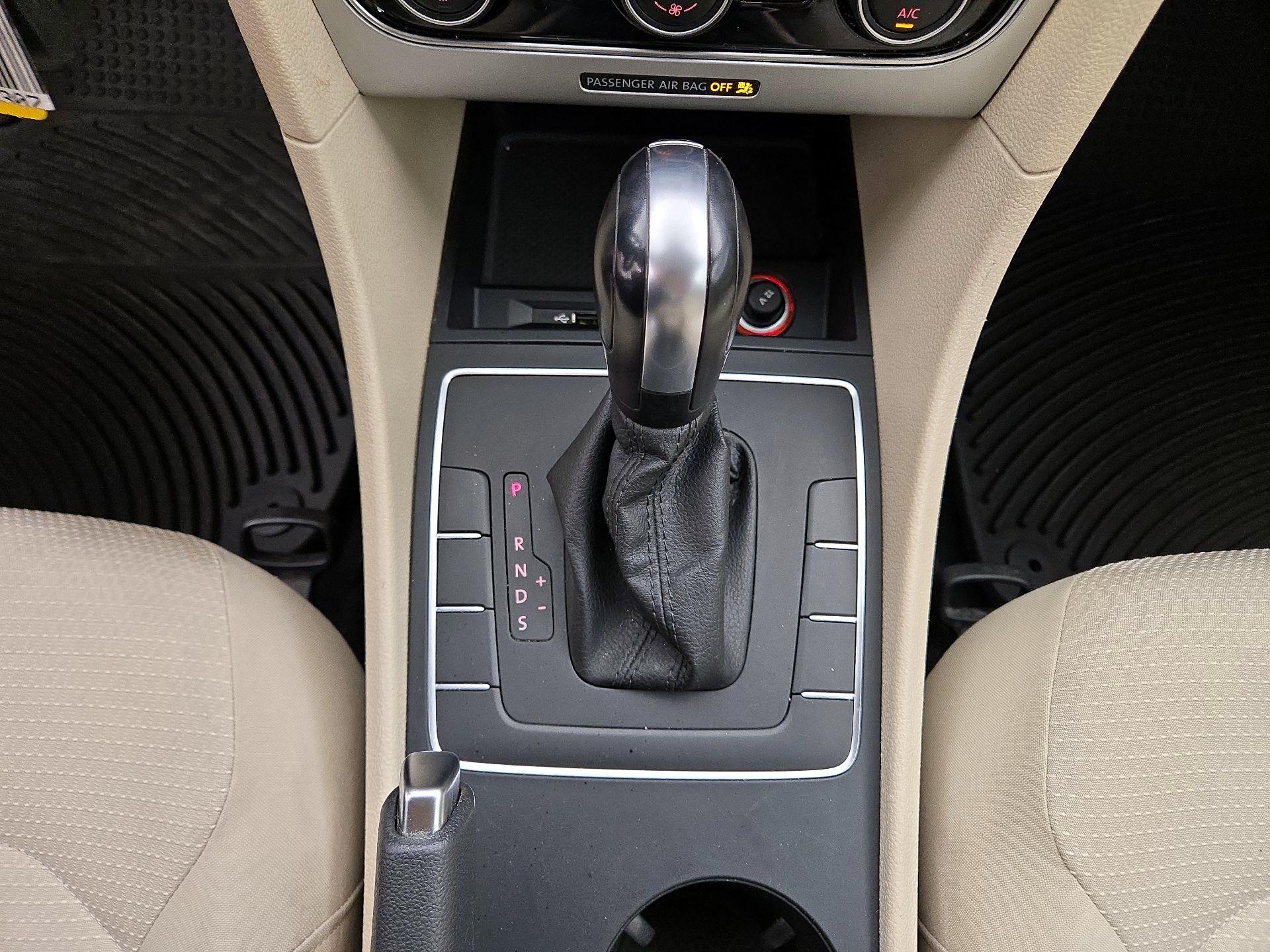 Thumbnail: 2017 Volkswagen Passat - 17