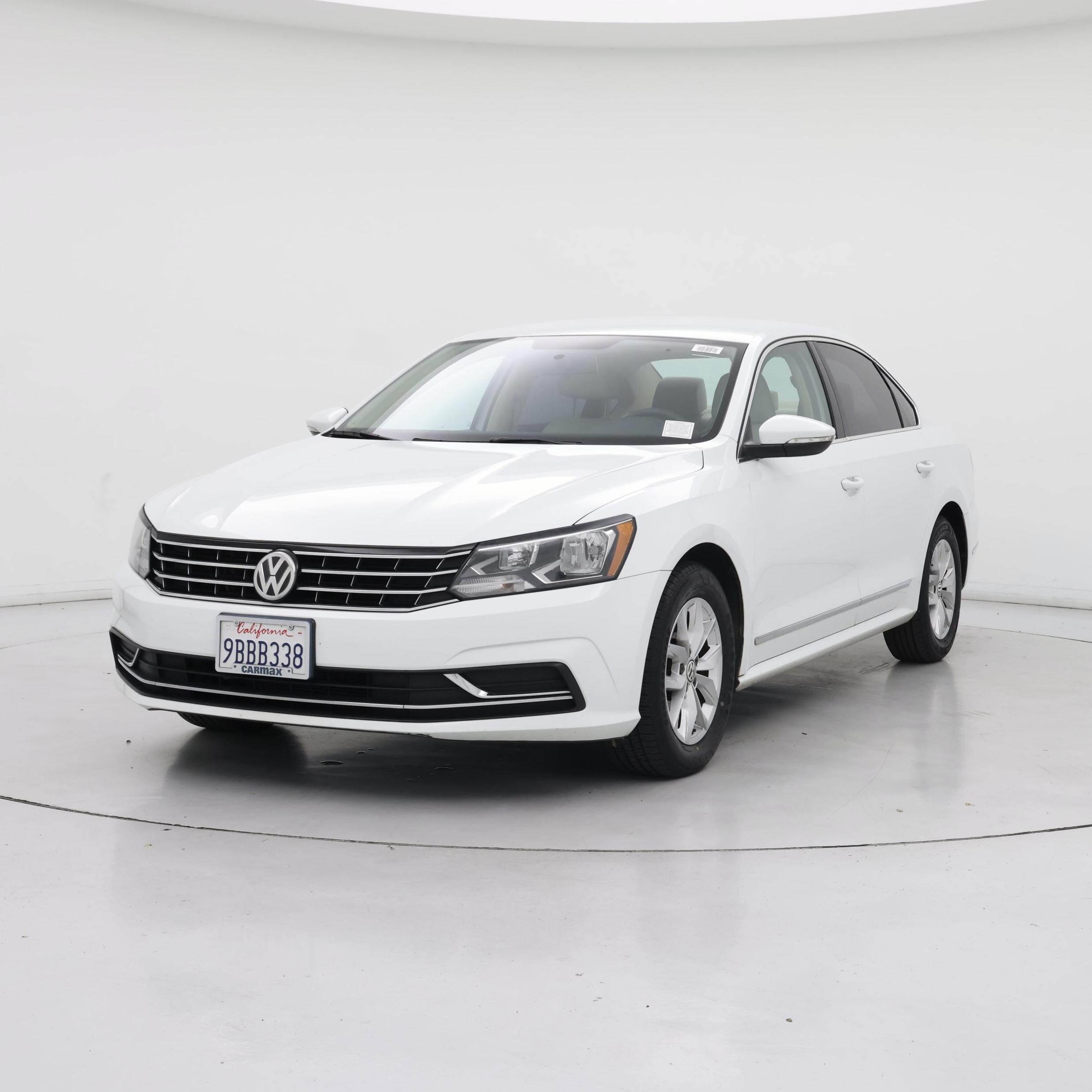 Thumbnail: 2017 Volkswagen Passat - 4