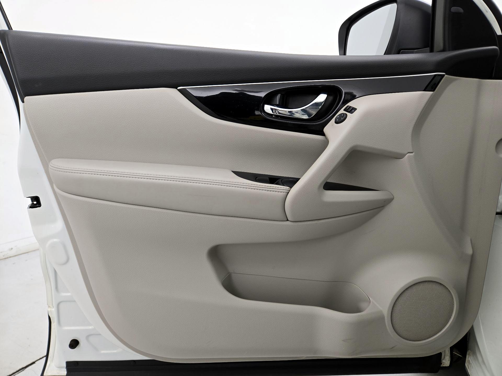 Thumbnail: 2019 Nissan Rogue Sport - 12