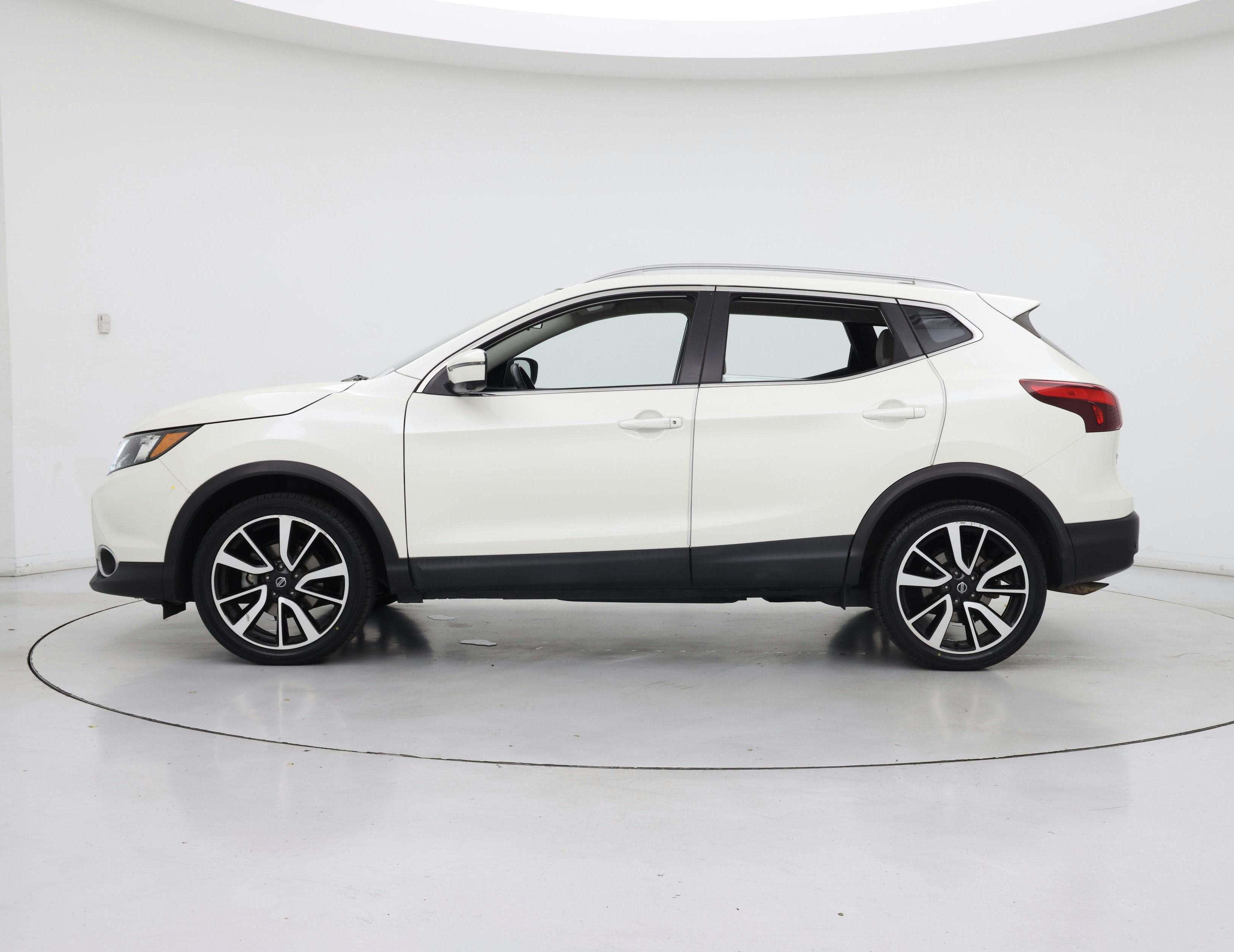 Thumbnail: 2019 Nissan Rogue Sport - 3