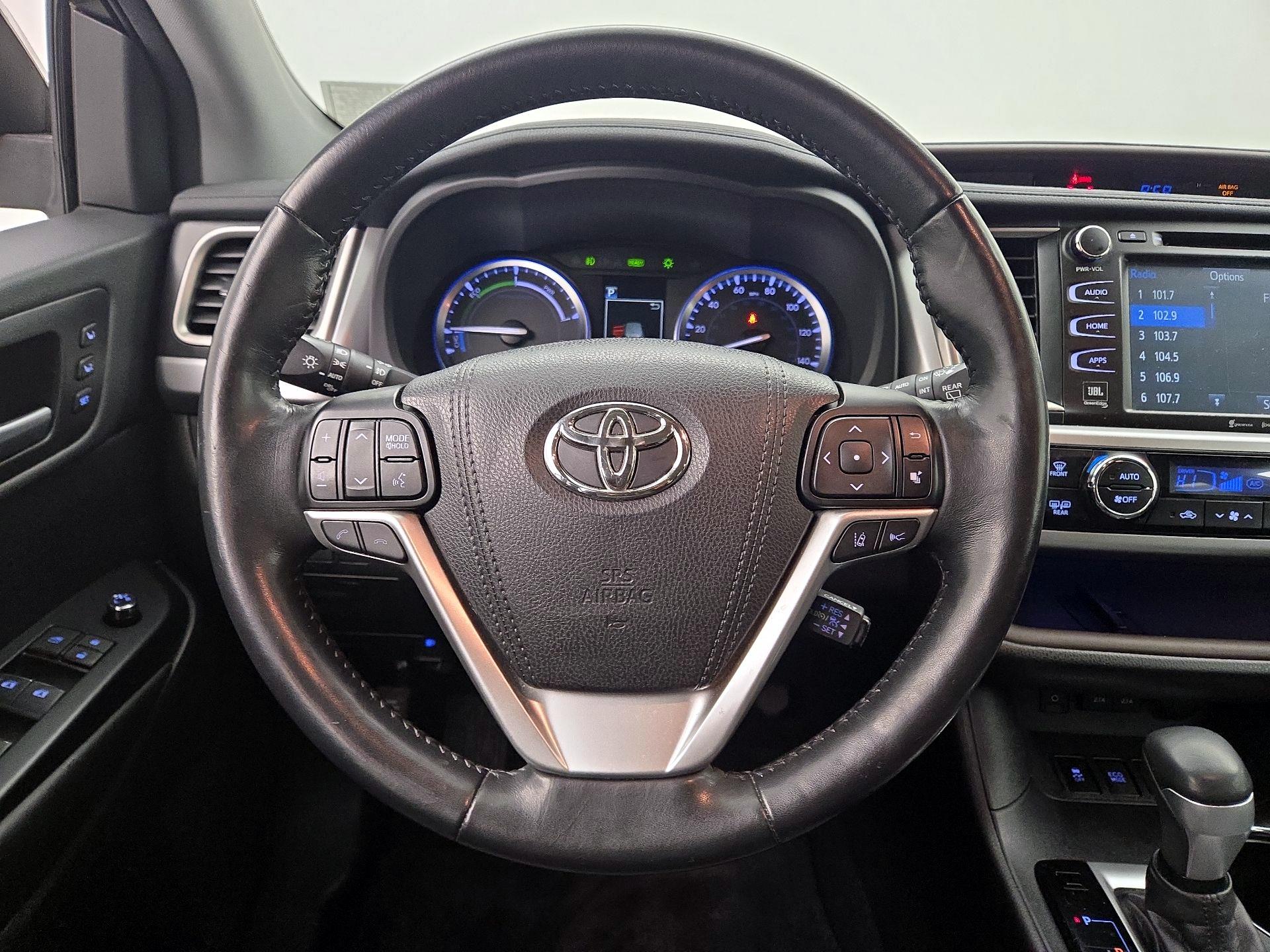 Thumbnail: 2017 Toyota Highlander - 10