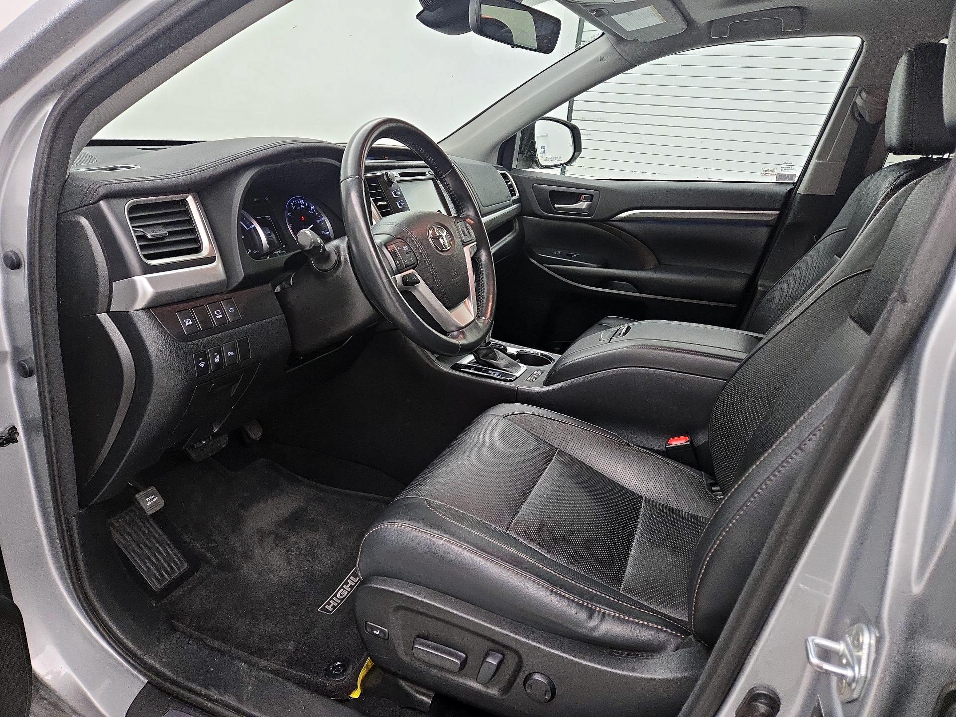 Thumbnail: 2017 Toyota Highlander - 11