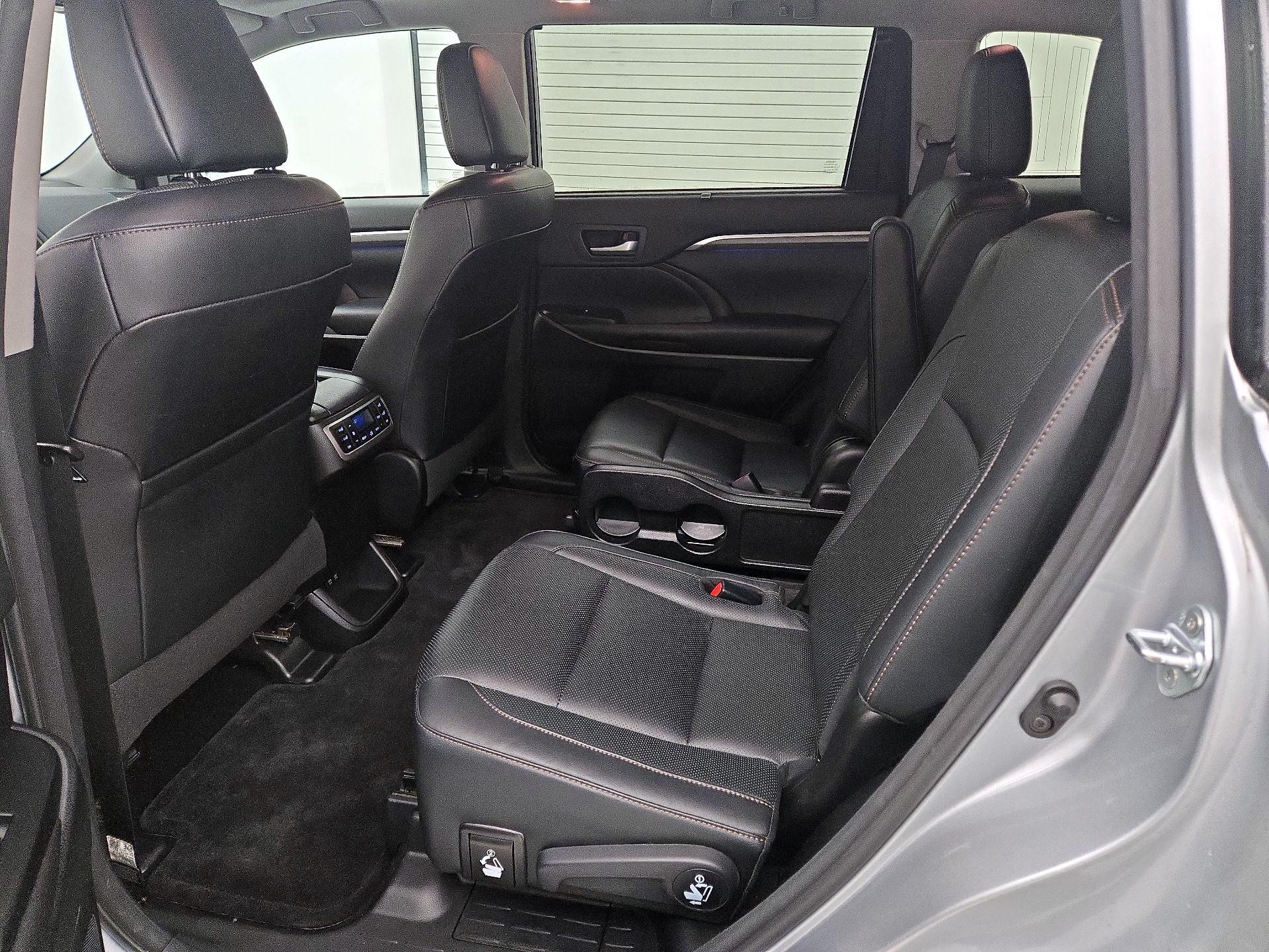 Thumbnail: 2017 Toyota Highlander - 18