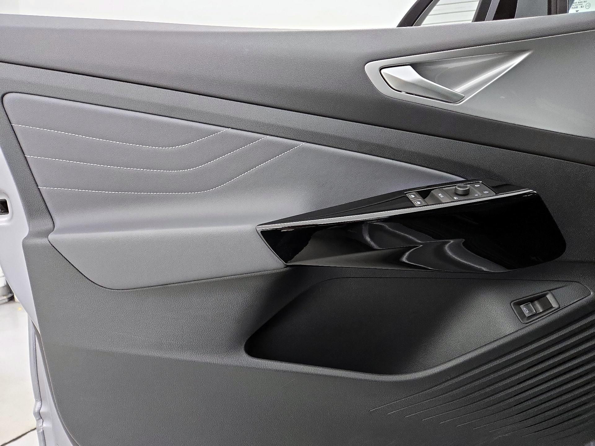 Thumbnail: 2023 Volkswagen ID.4 - 12