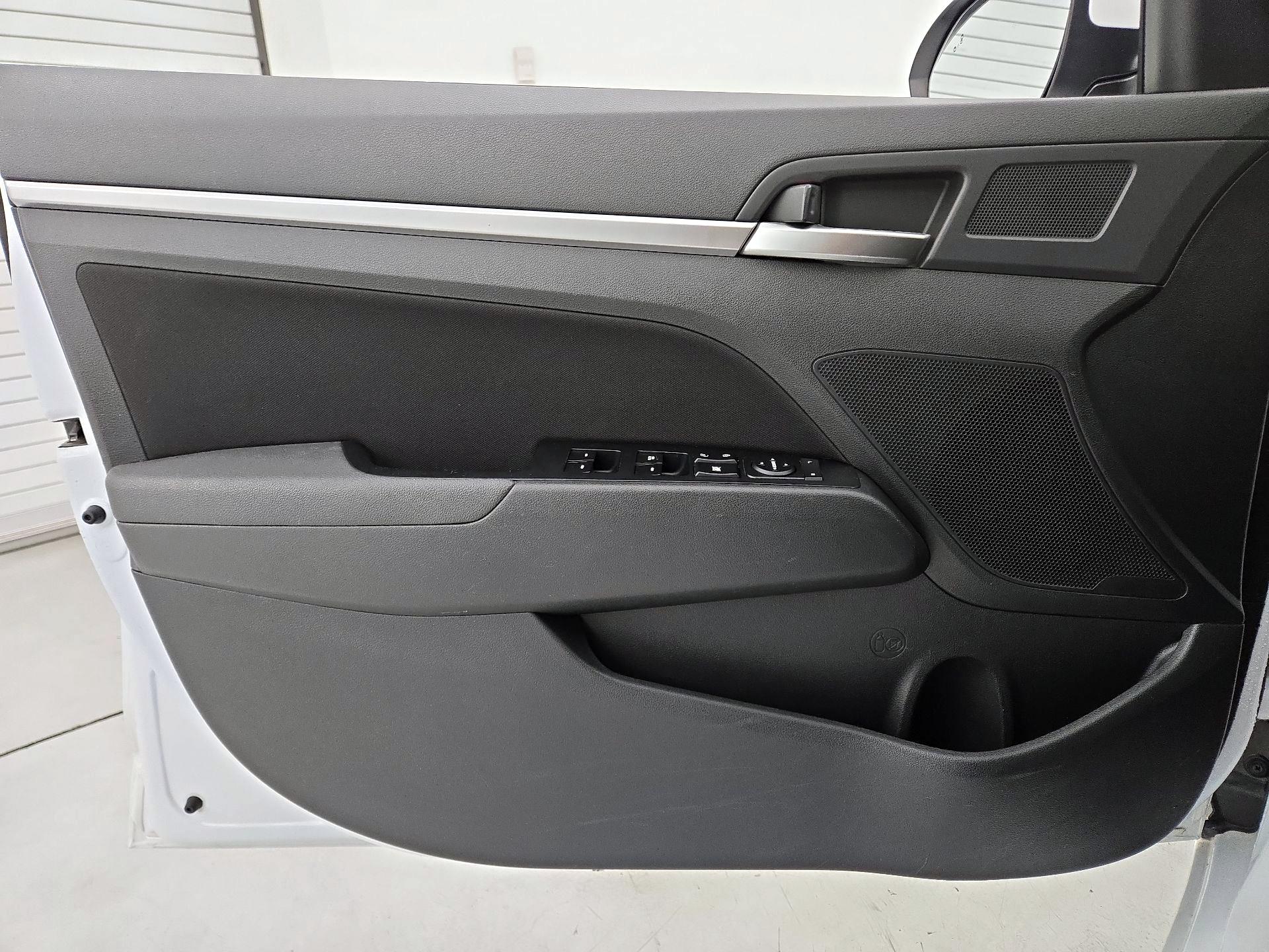 Thumbnail: 2019 Hyundai Elantra - 12