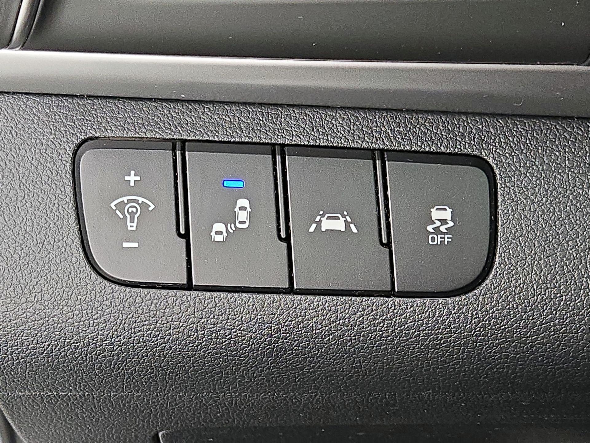 Thumbnail: 2019 Hyundai Elantra - 13