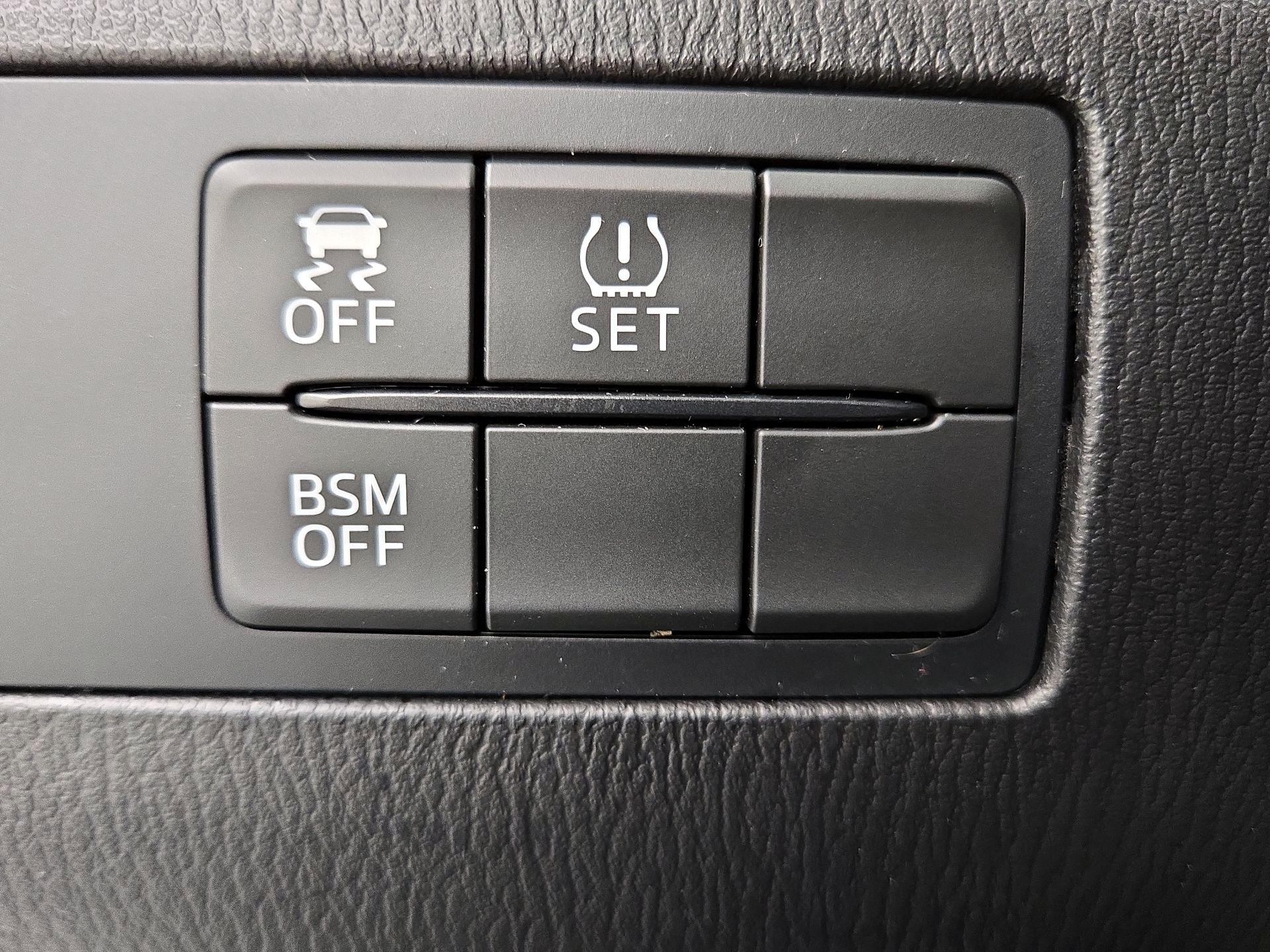 Thumbnail: 2015 Mazda Mazda3 - 13