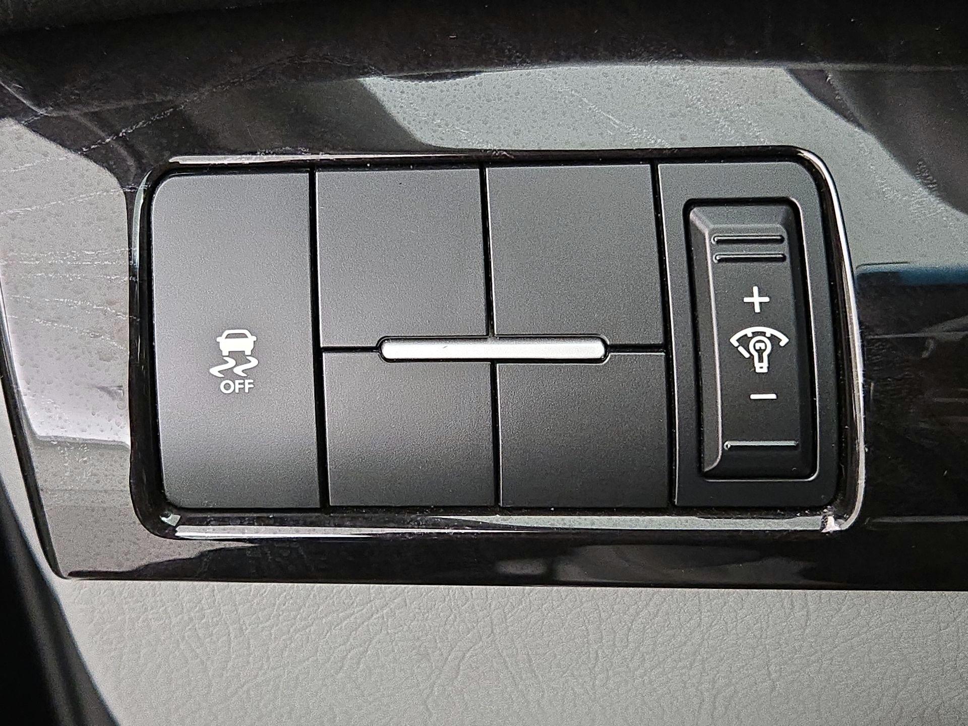 Thumbnail: 2015 Kia Sorento - 13