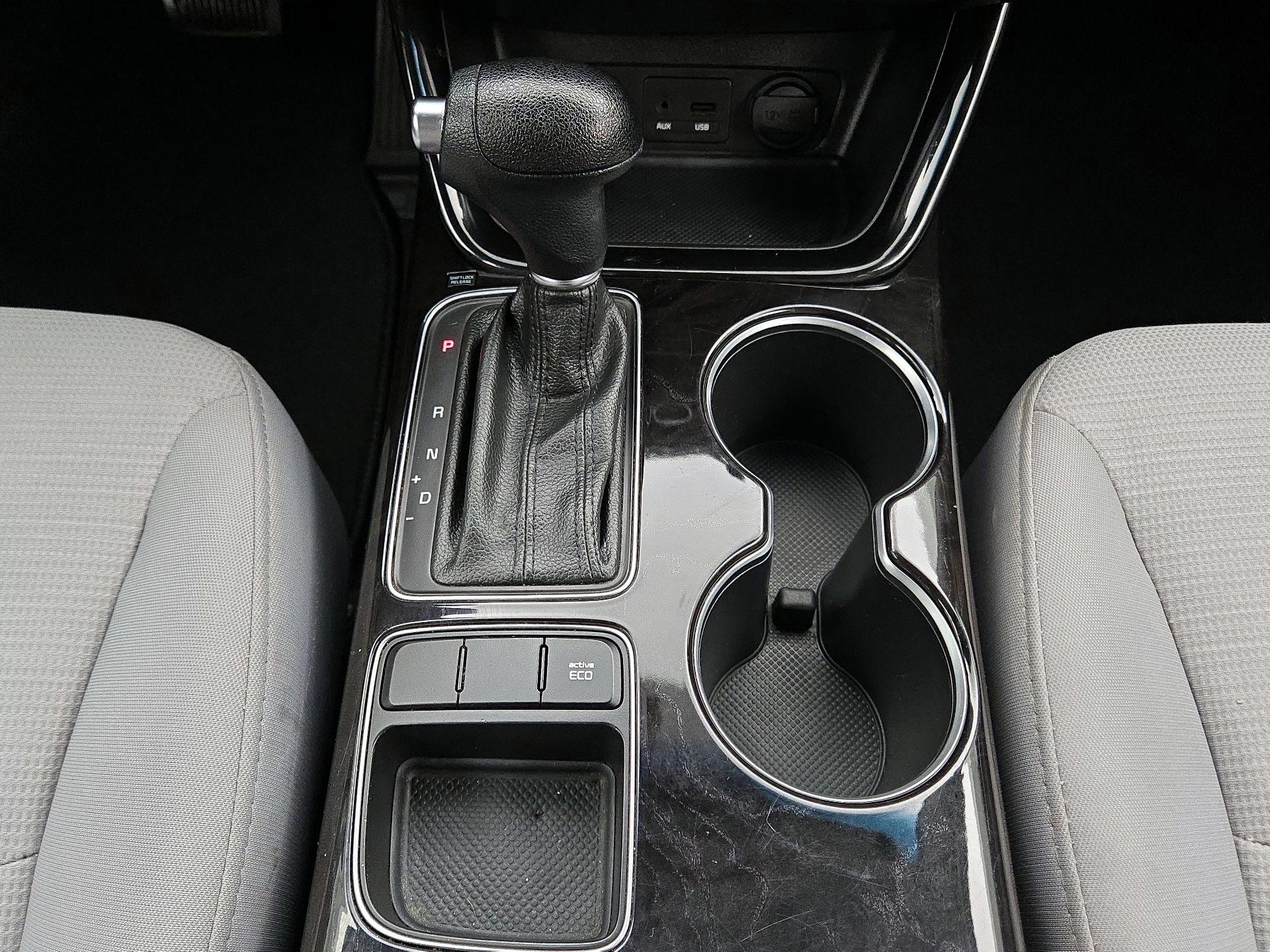 Thumbnail: 2015 Kia Sorento - 16