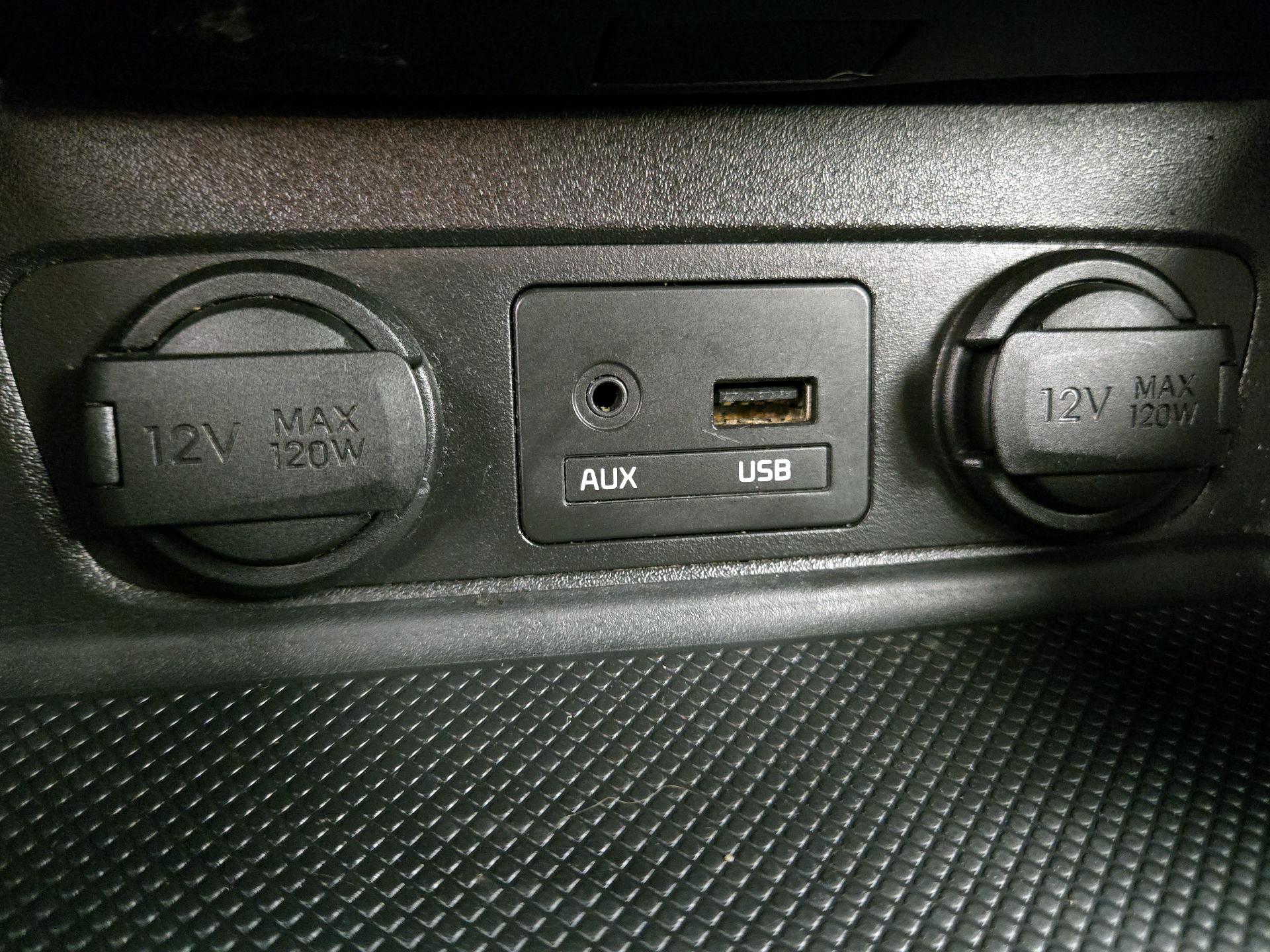 Thumbnail: 2015 Kia Sorento - 17