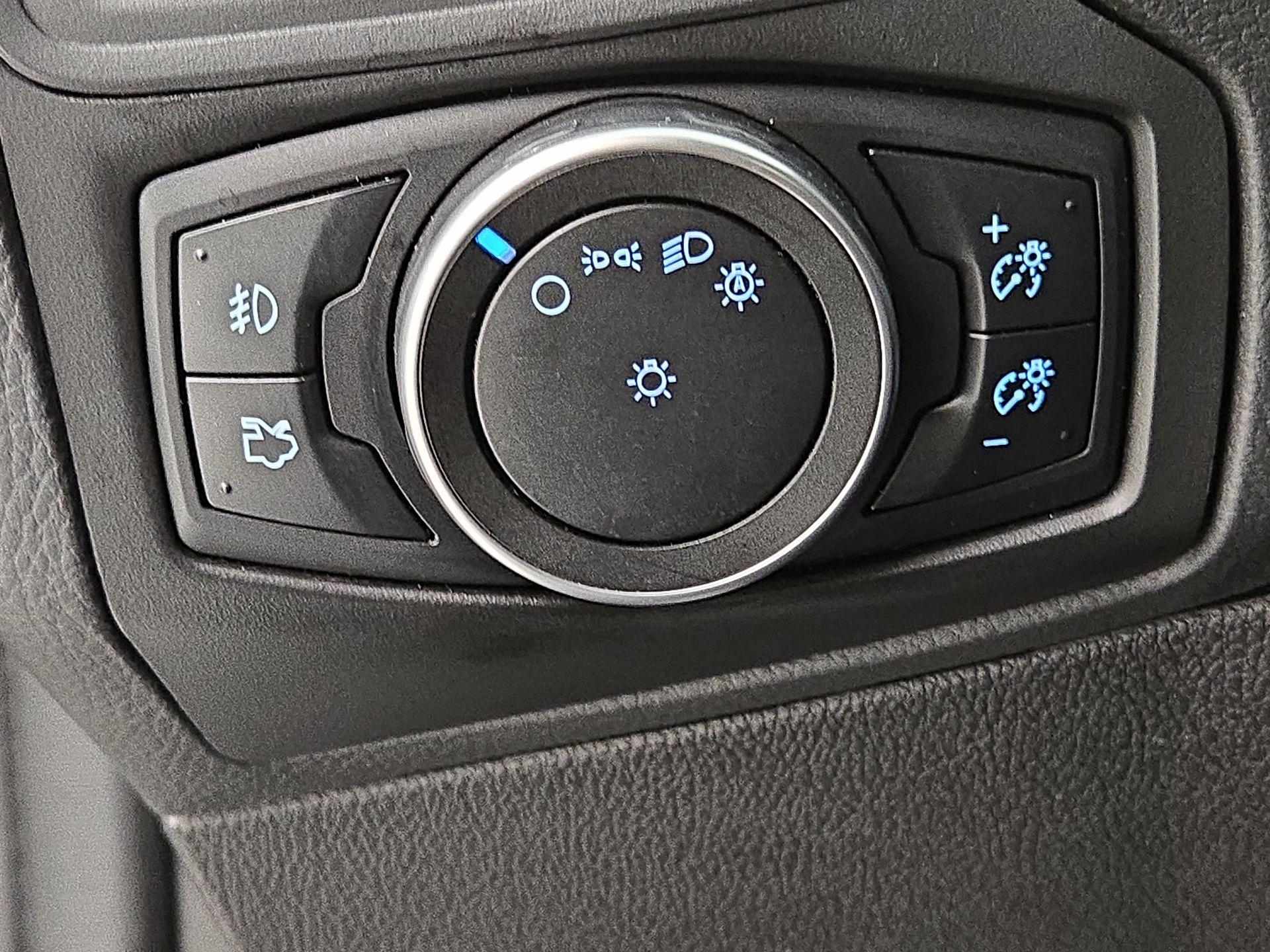 Thumbnail: 2015 Ford Focus - 13