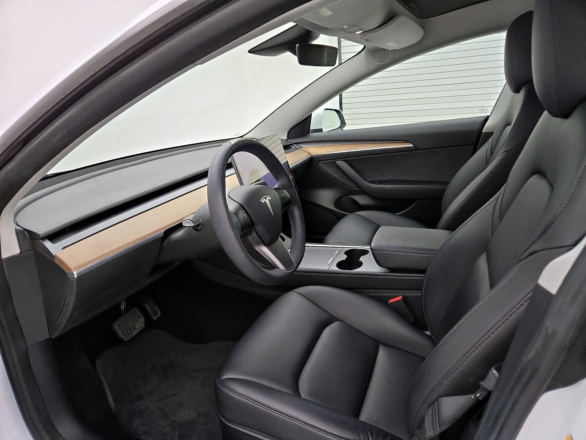 Thumbnail: 2022 Tesla Model 3 - 11