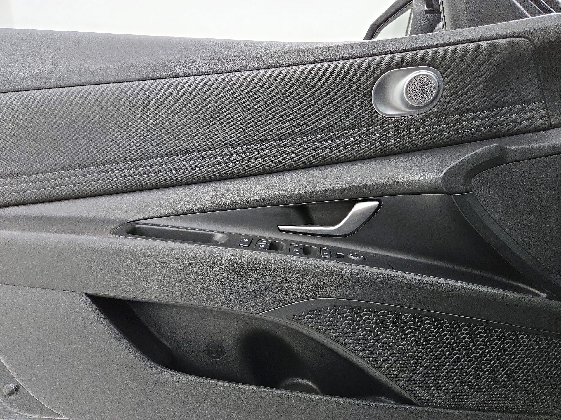 Thumbnail: 2023 Hyundai Elantra - 12