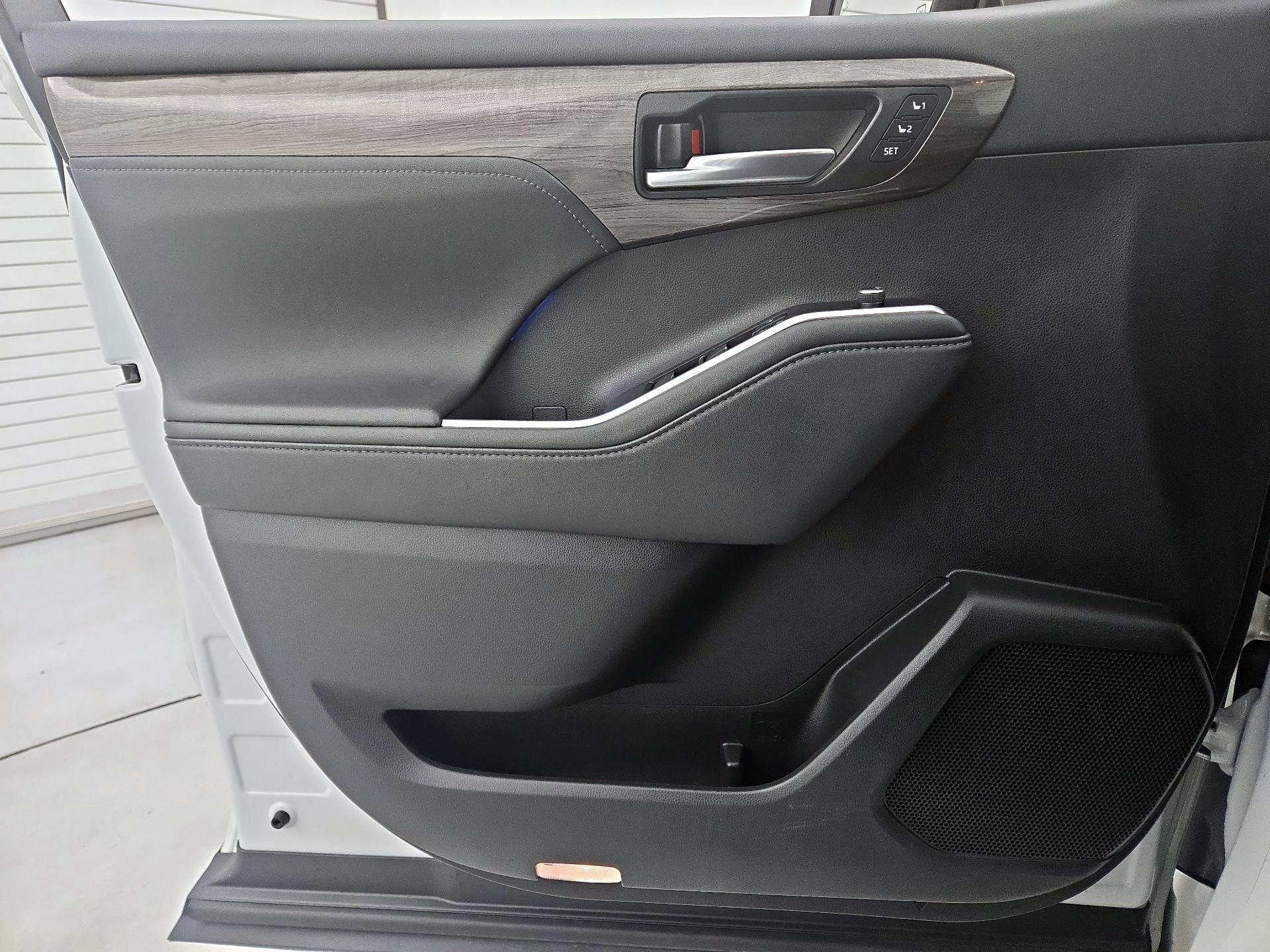 Thumbnail: 2021 Toyota Highlander - 12