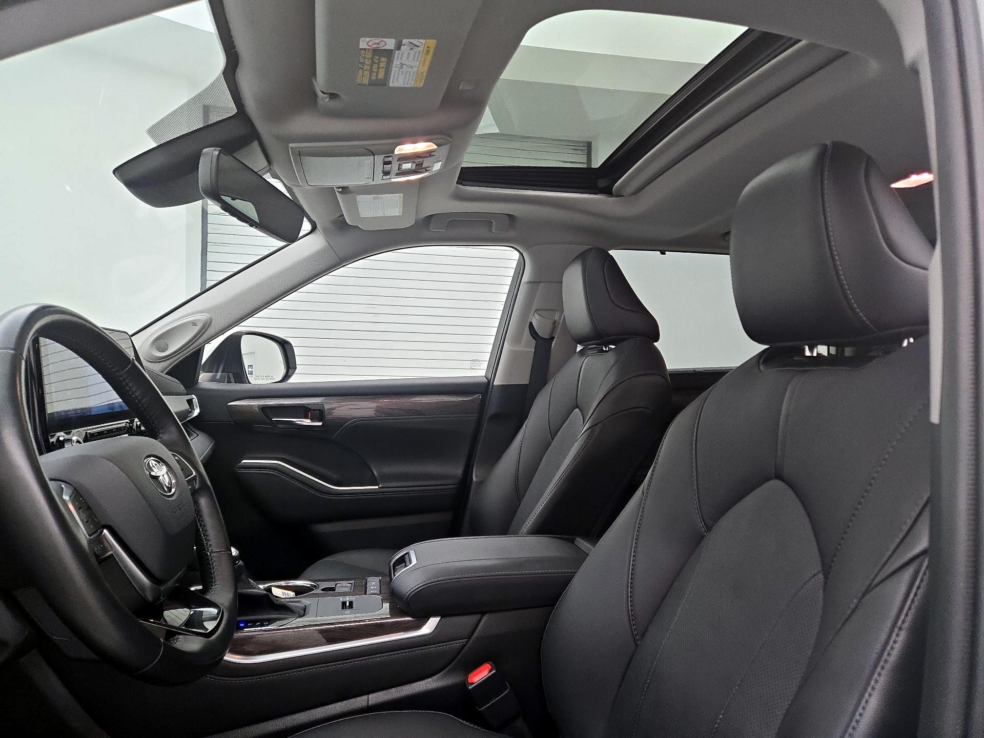 Thumbnail: 2021 Toyota Highlander - 20