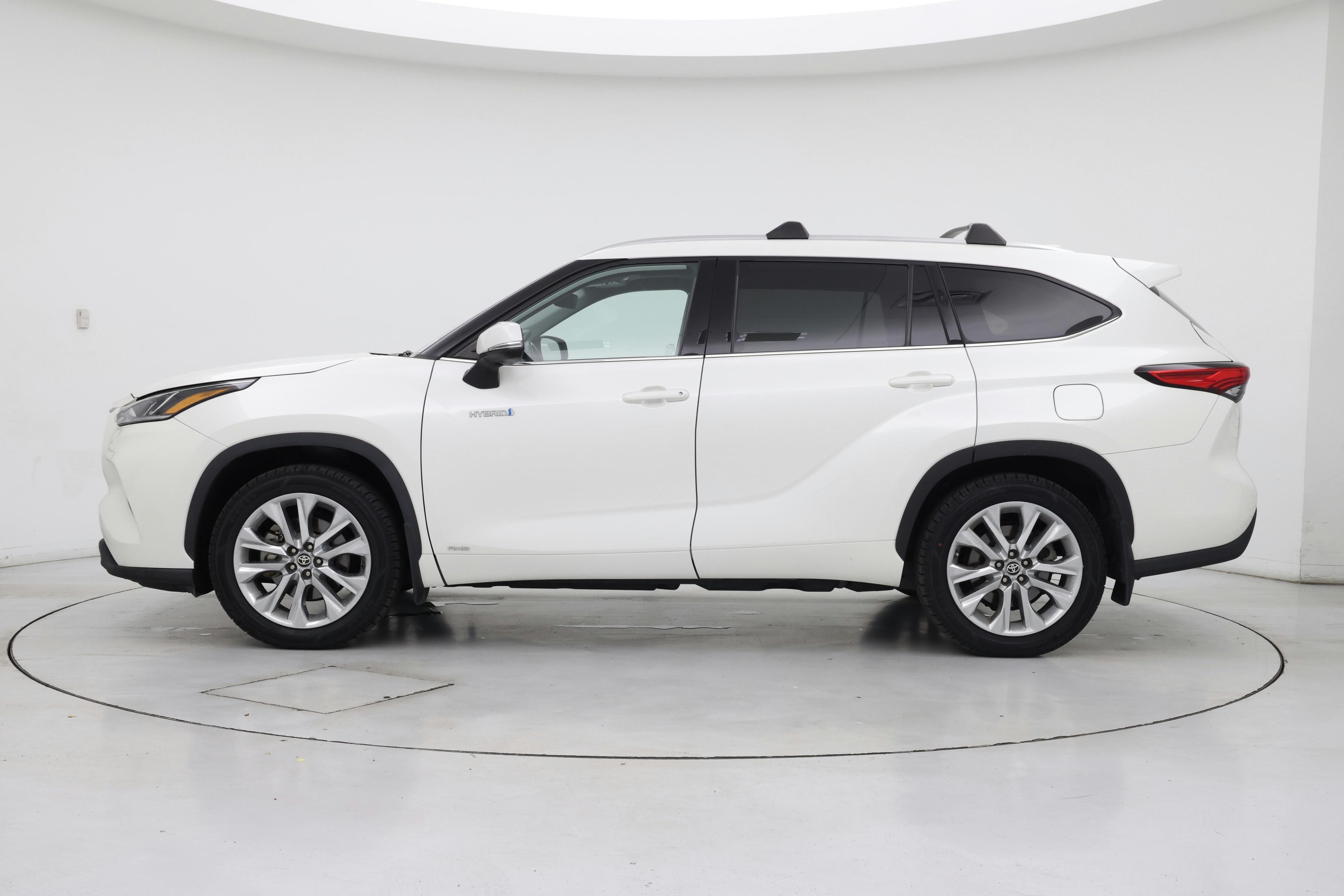 Thumbnail: 2021 Toyota Highlander - 3