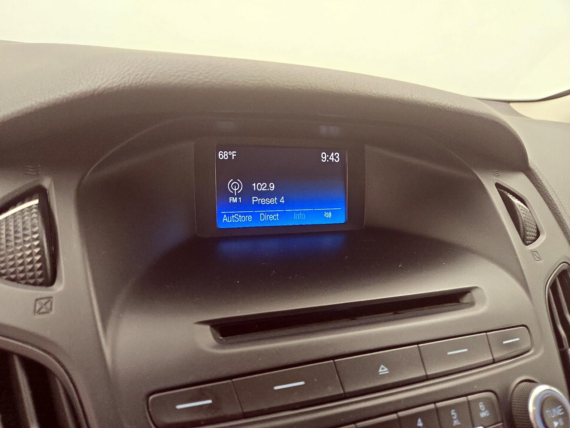 Thumbnail: 2016 Ford Focus - 15