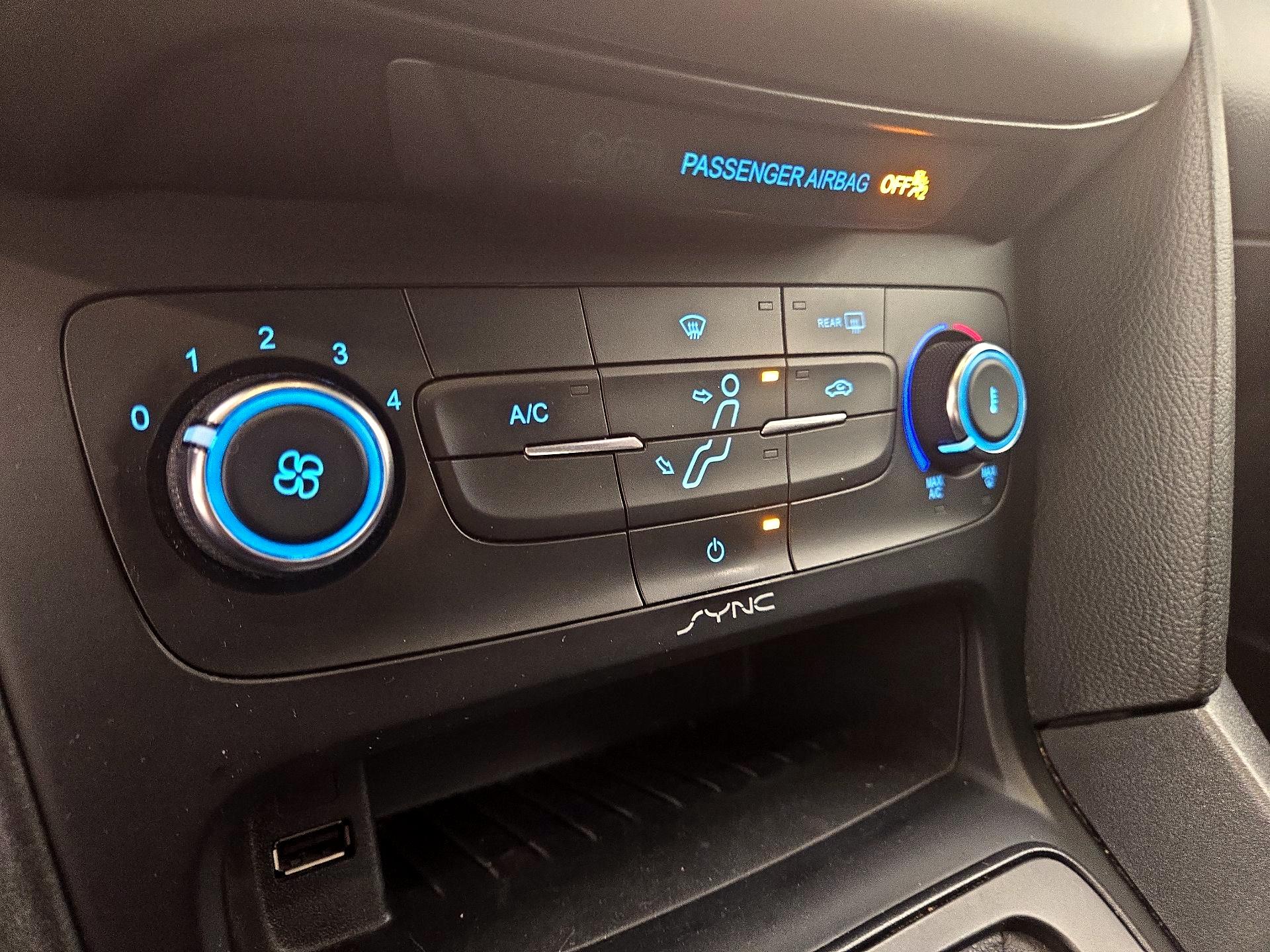 Thumbnail: 2016 Ford Focus - 16