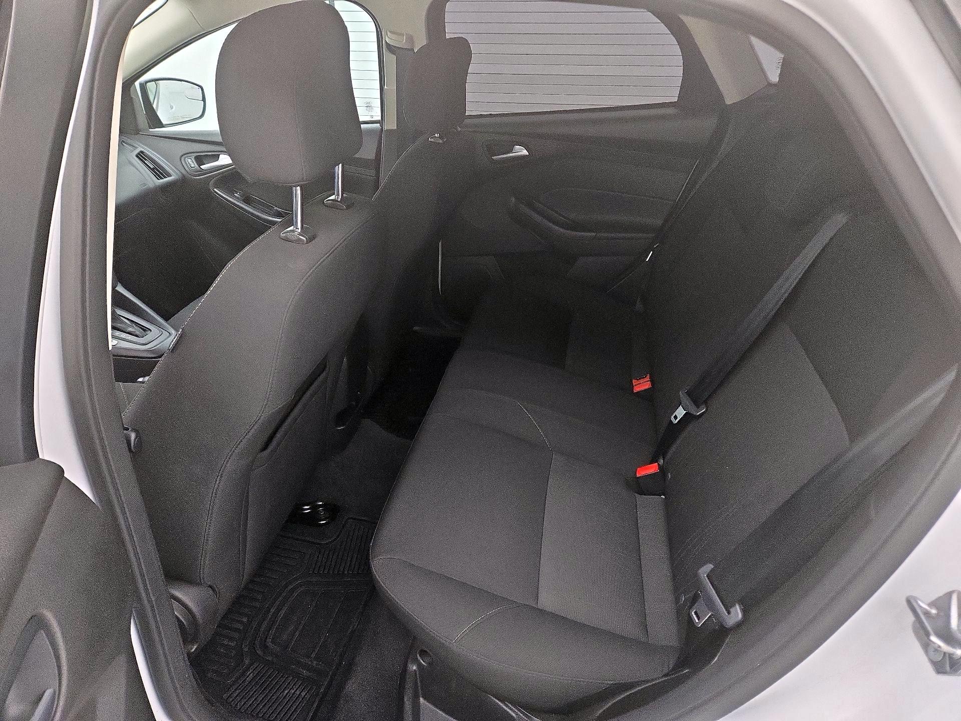 Thumbnail: 2016 Ford Focus - 18