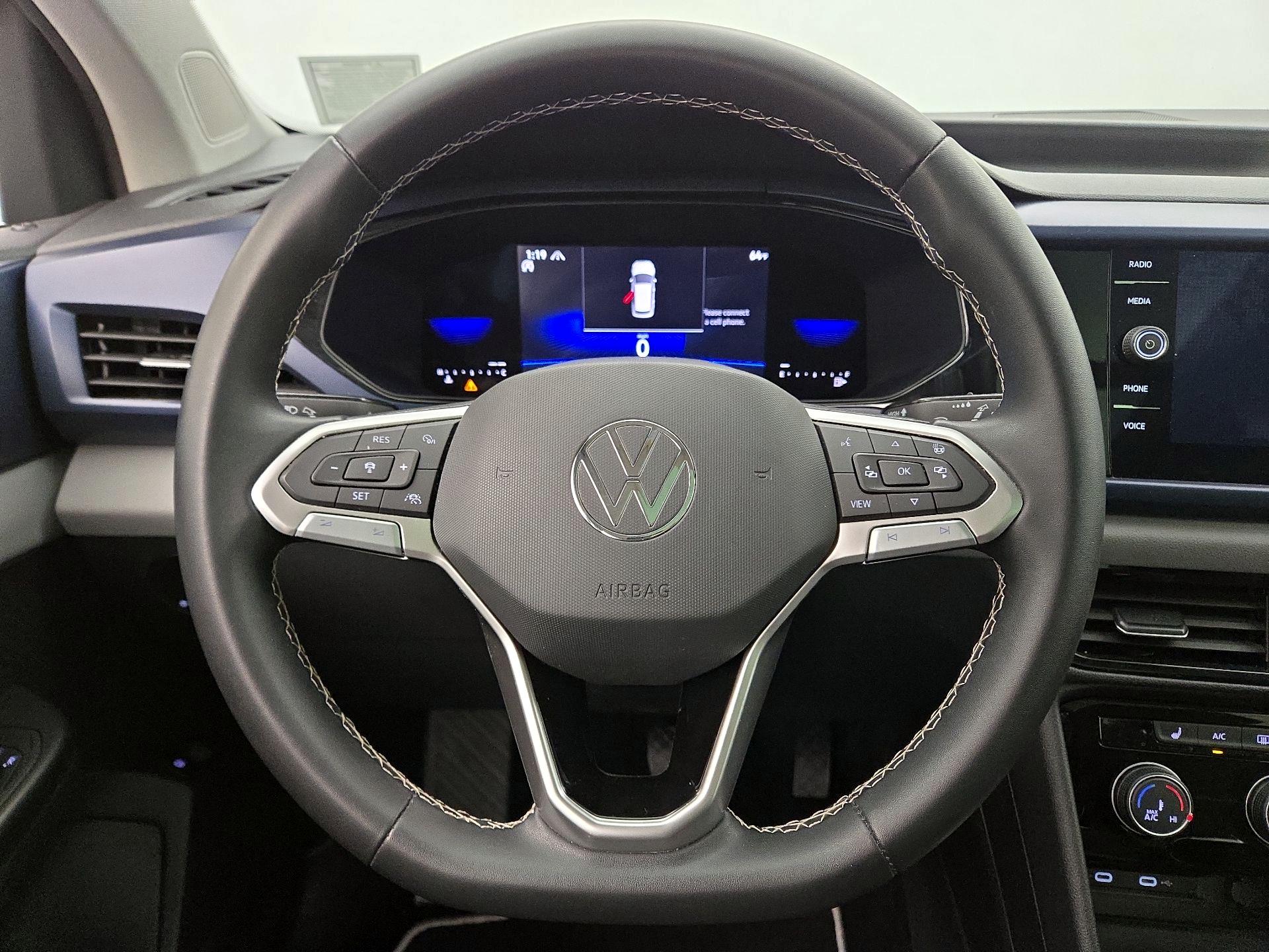 Thumbnail: 2023 Volkswagen Taos - 10