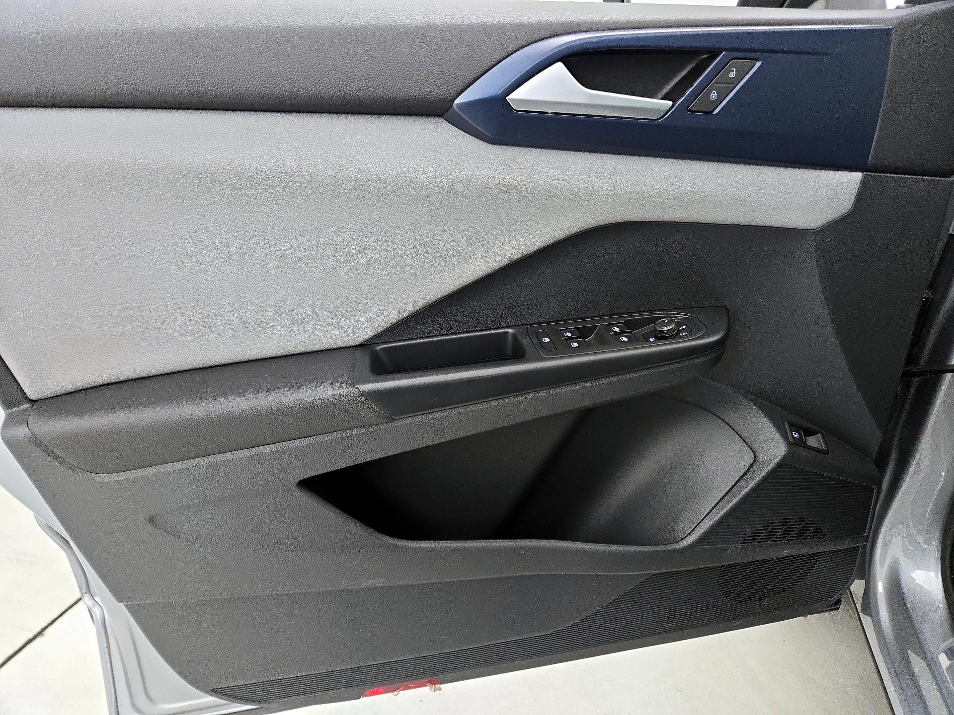 Thumbnail: 2023 Volkswagen Taos - 12