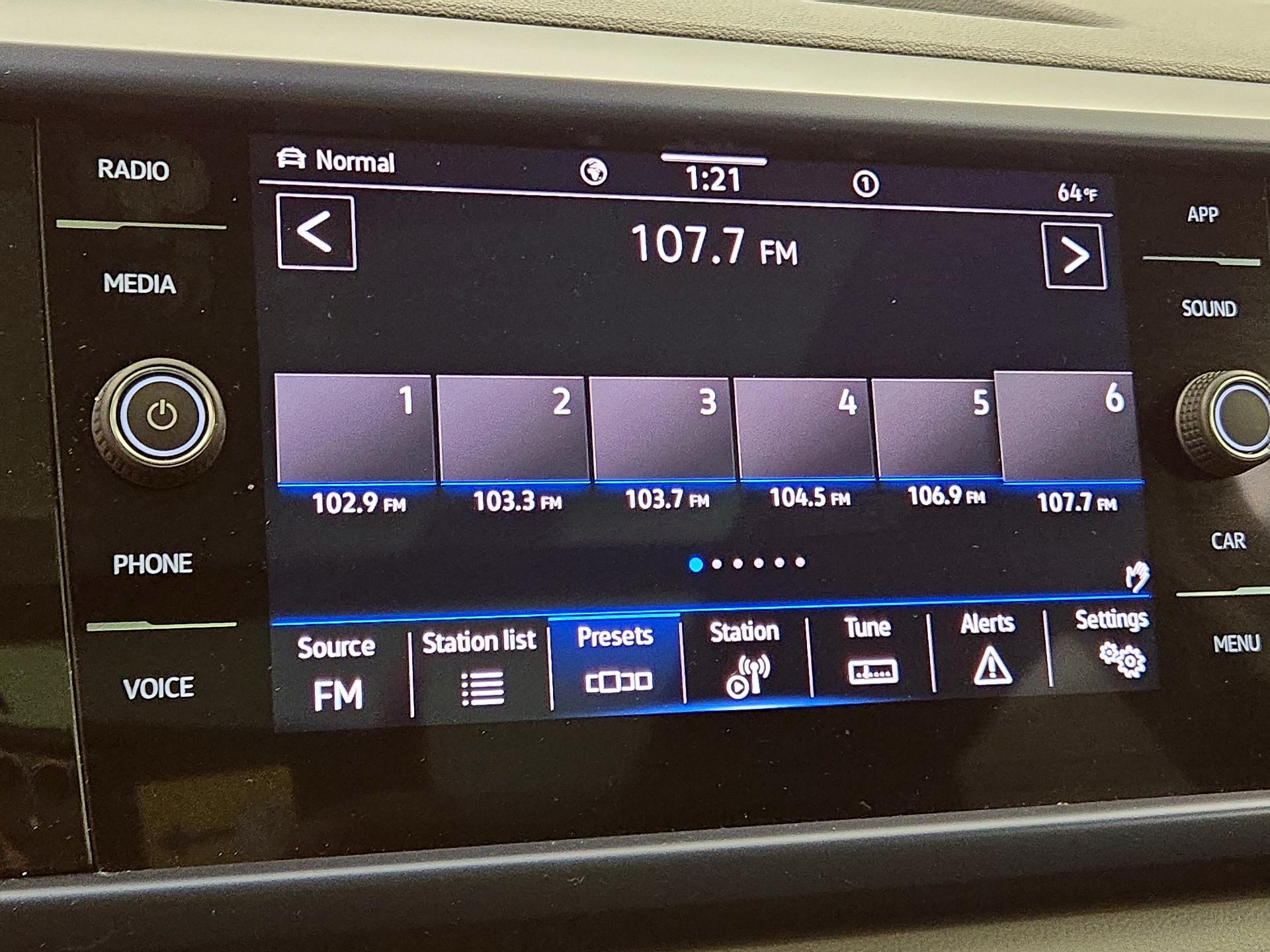 Thumbnail: 2023 Volkswagen Taos - 15