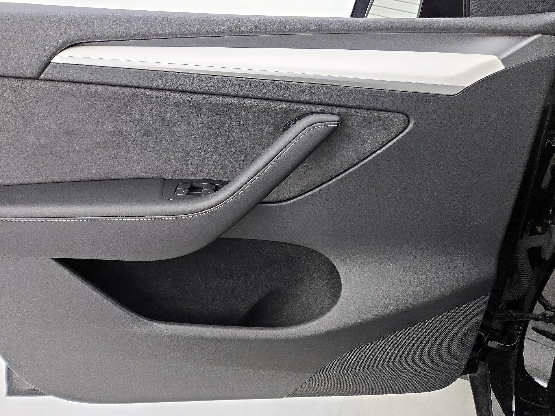 Thumbnail: 2023 Tesla Model Y - 12