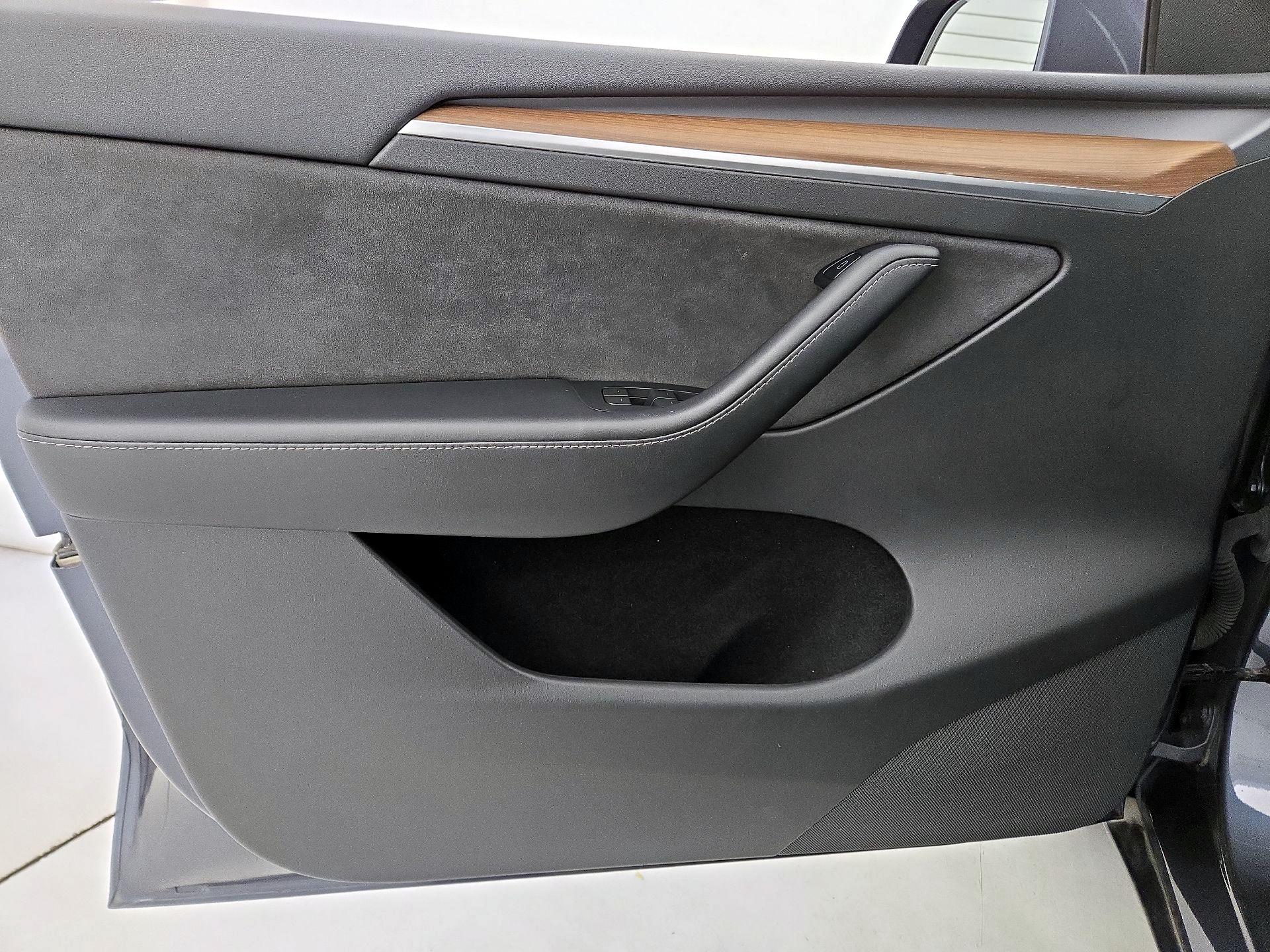 Thumbnail: 2023 Tesla Model Y - 12