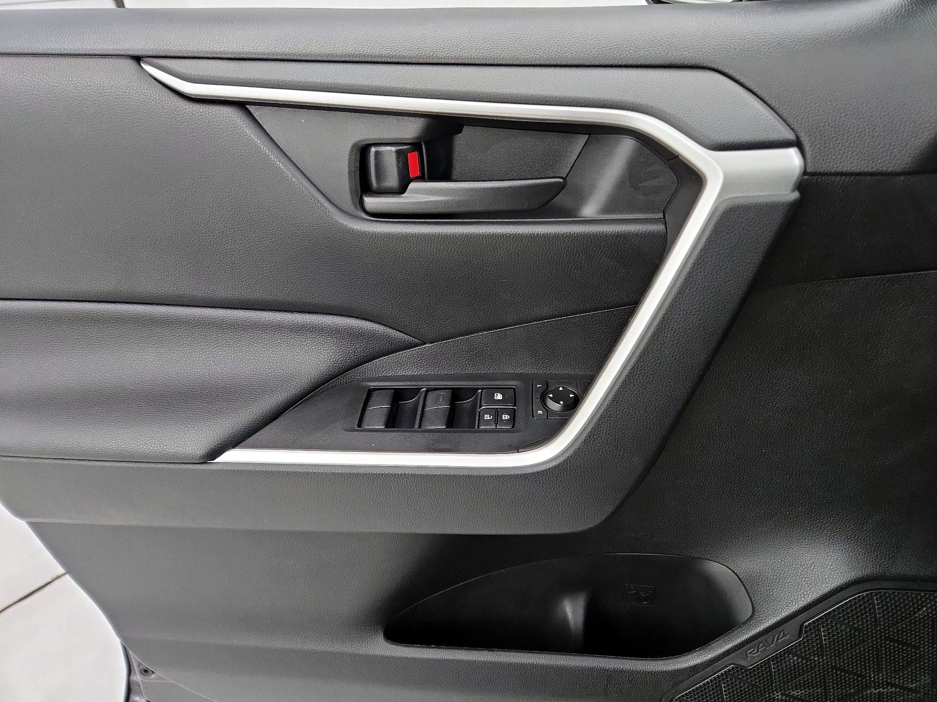 Thumbnail: 2021 Toyota RAV4 - 12