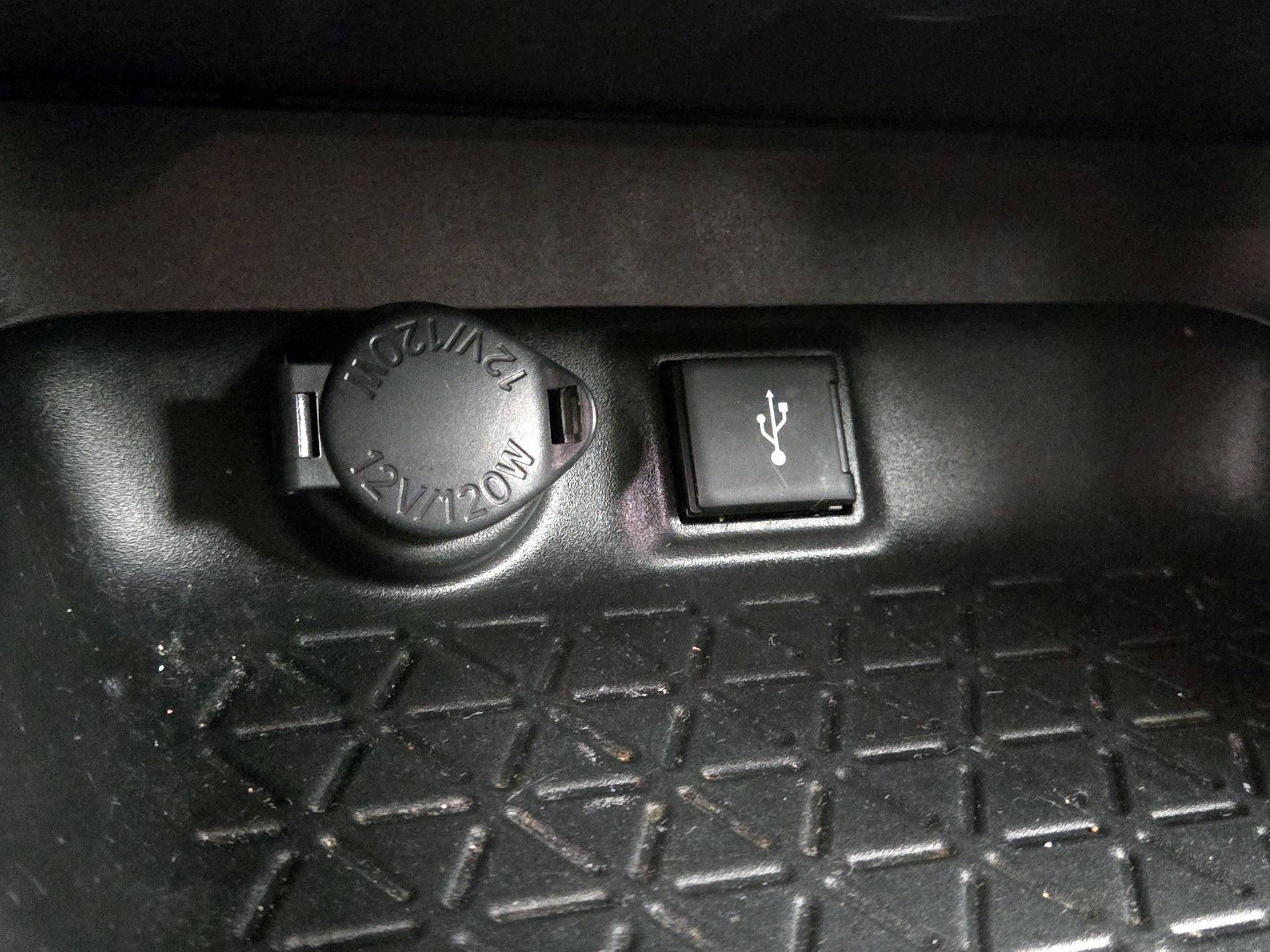 Thumbnail: 2021 Toyota RAV4 - 18