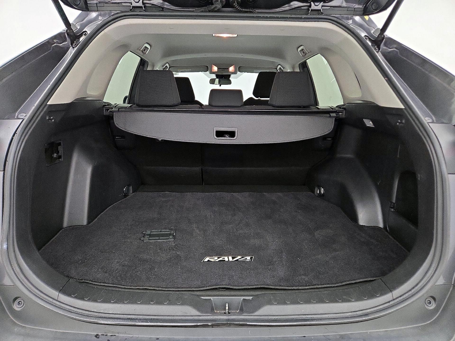 Thumbnail: 2021 Toyota RAV4 - 20