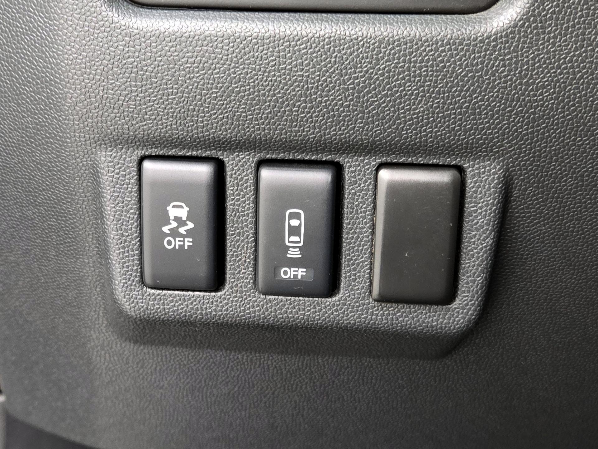 Thumbnail: 2014 Nissan Titan - 13