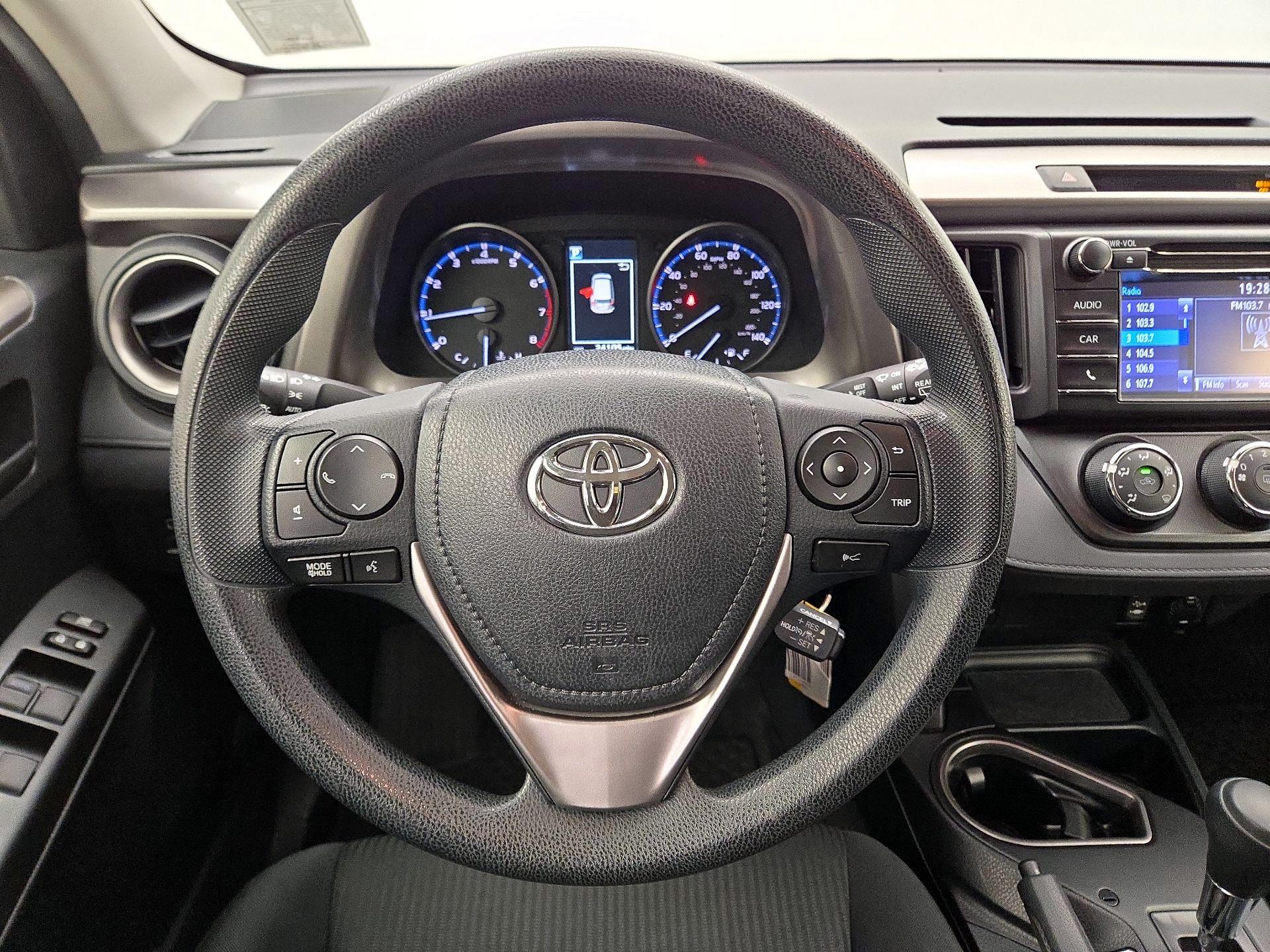 Thumbnail: 2017 Toyota RAV4 - 10