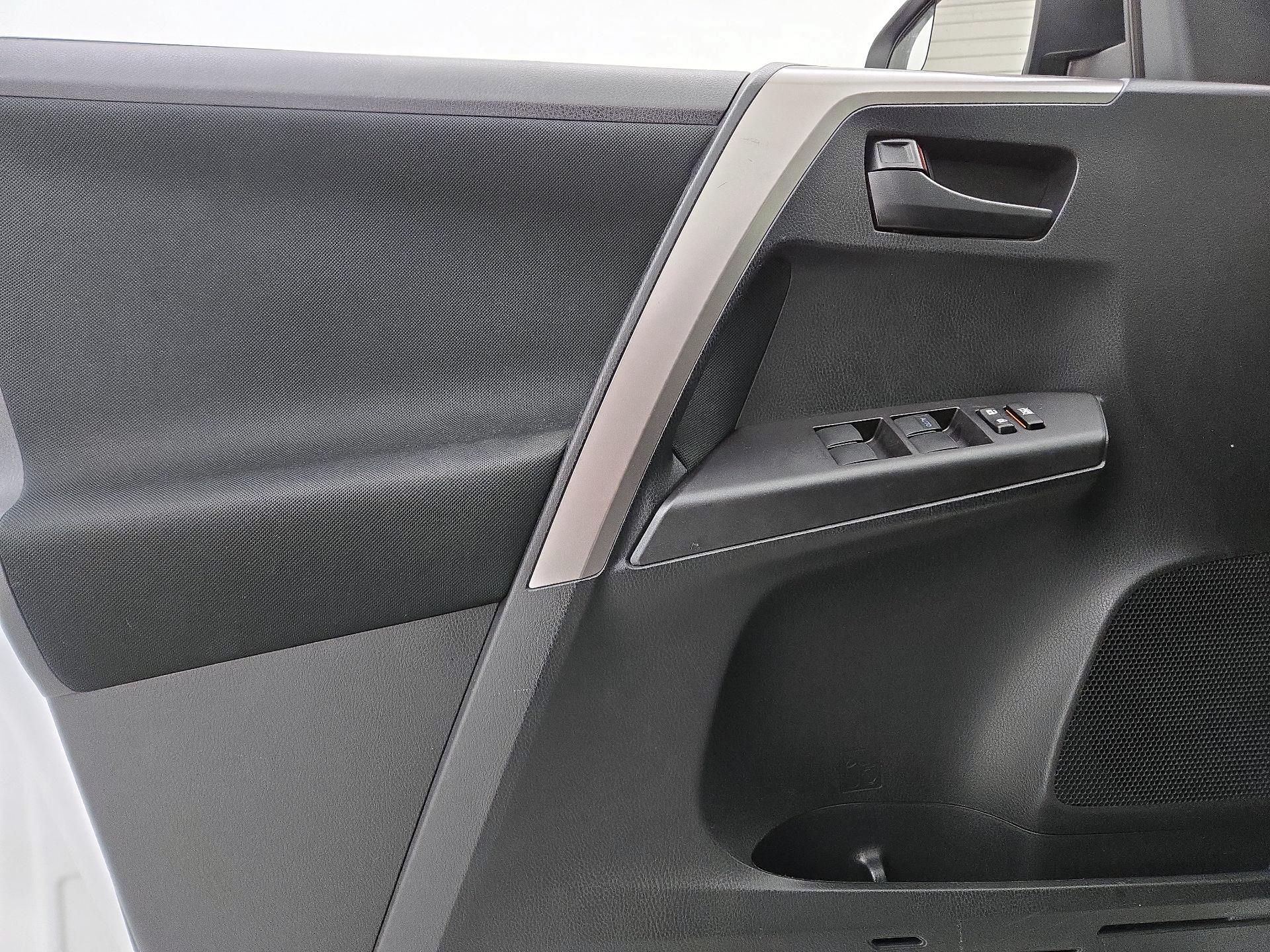 Thumbnail: 2017 Toyota RAV4 - 12