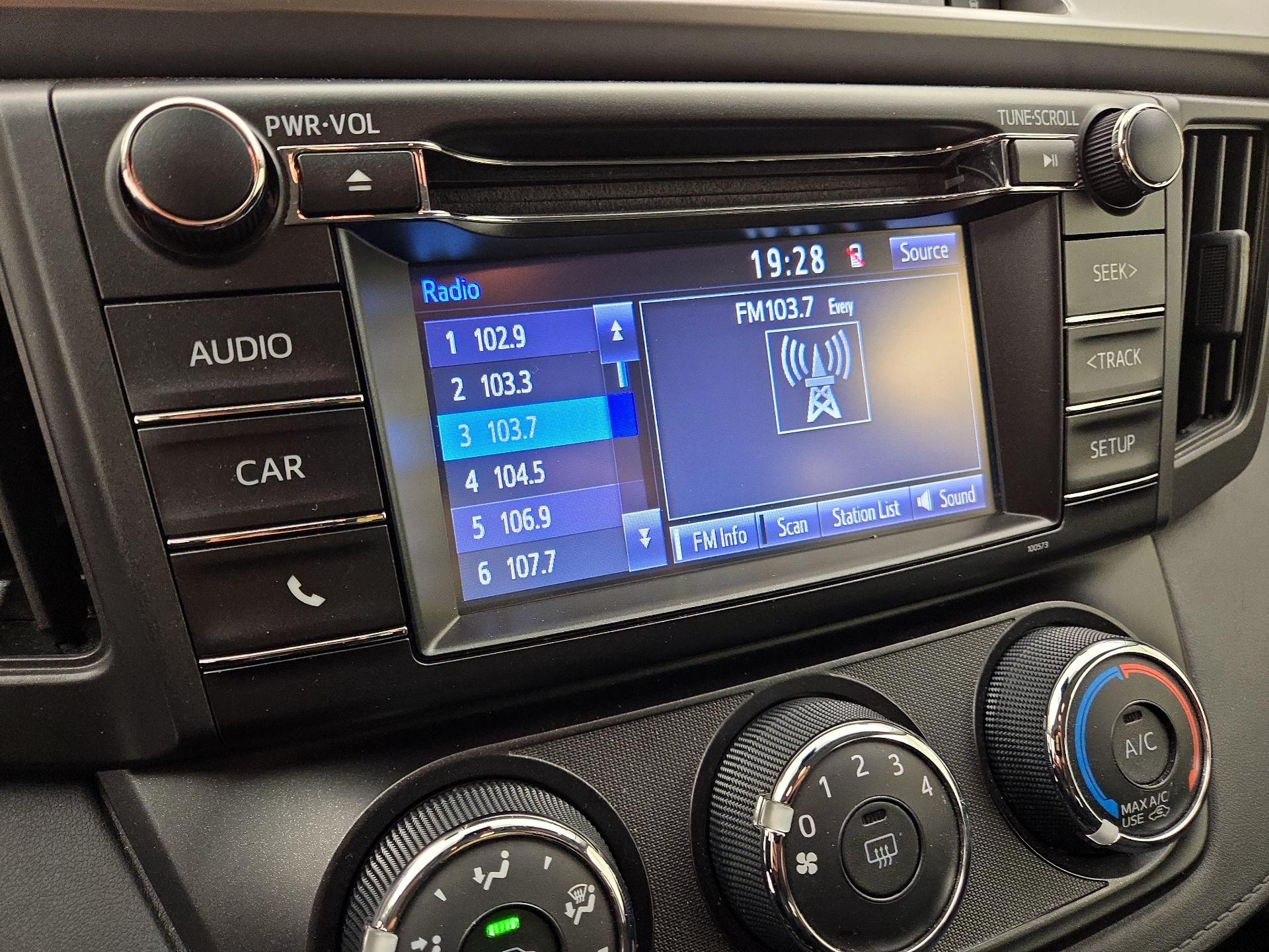 Thumbnail: 2017 Toyota RAV4 - 15