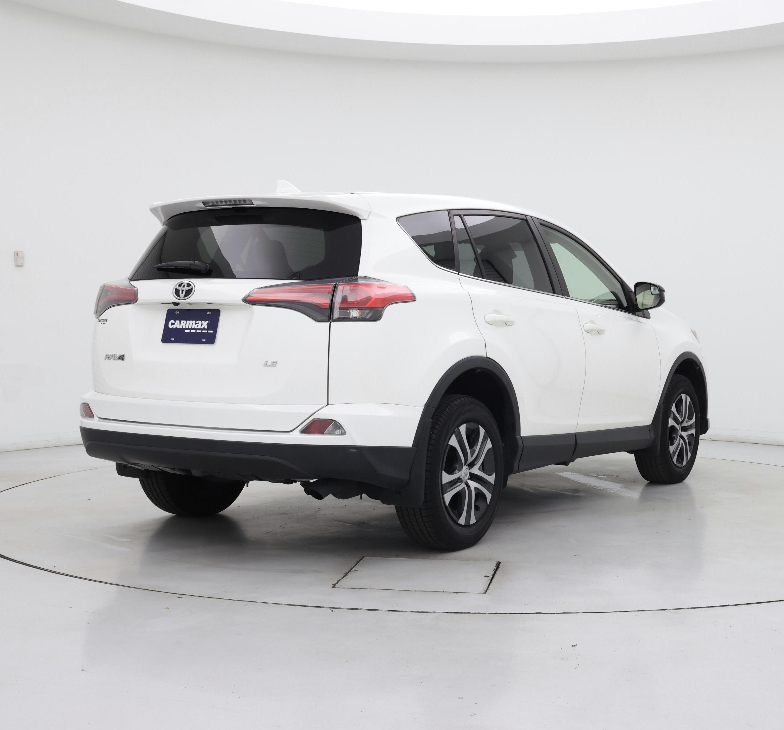 Thumbnail: 2017 Toyota RAV4 - 8