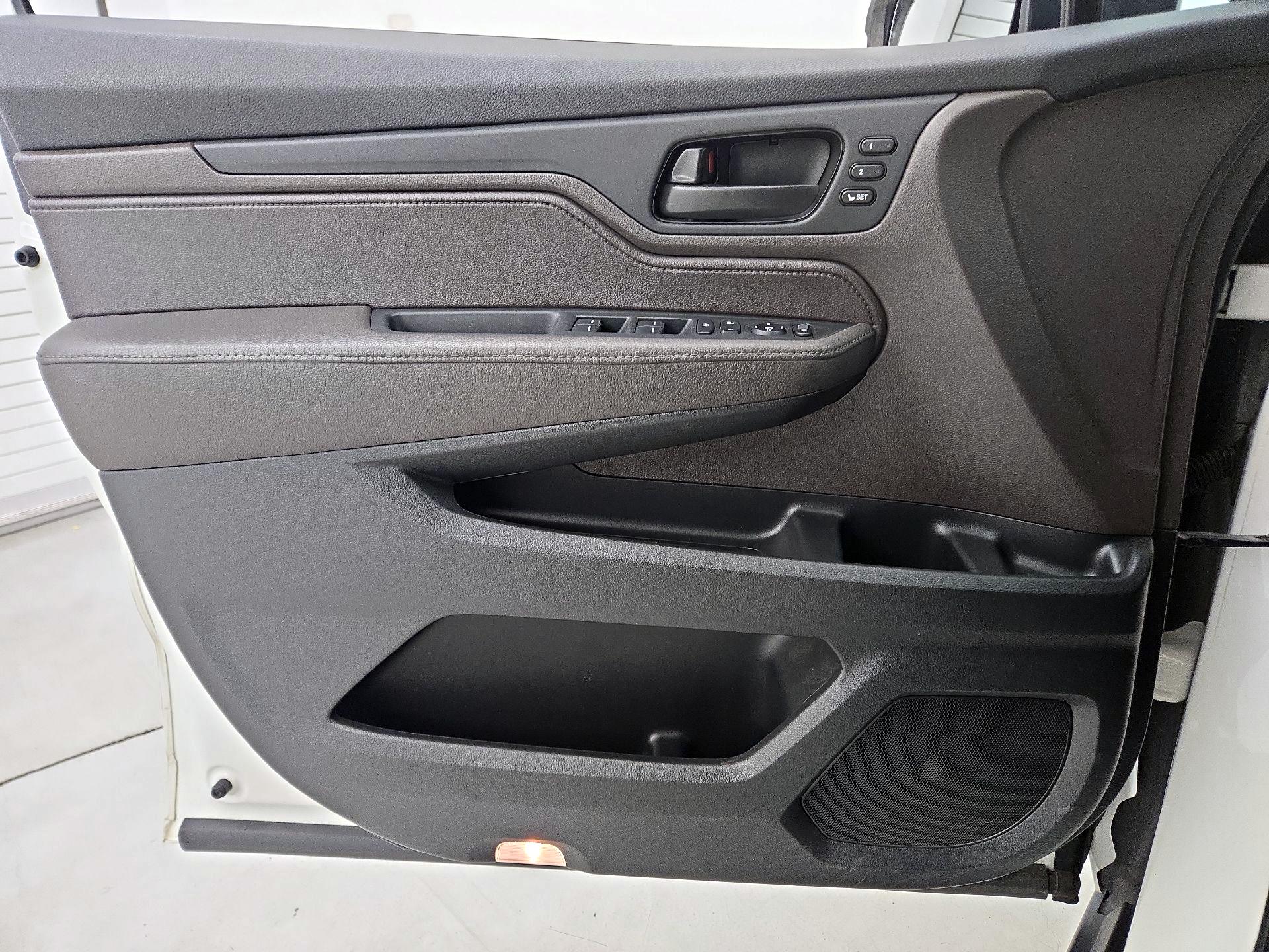 Thumbnail: 2019 Honda Odyssey - 12