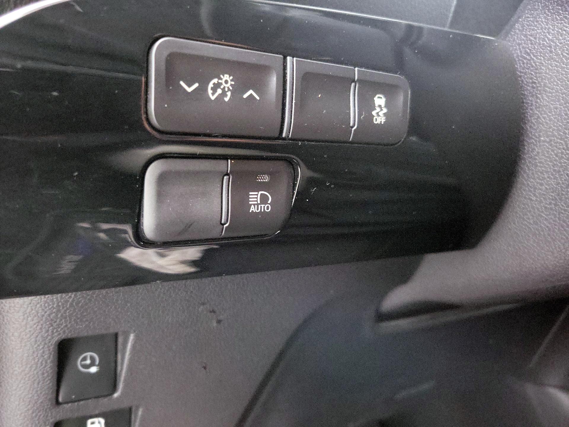 Thumbnail: 2017 Toyota Prius Prime - 13