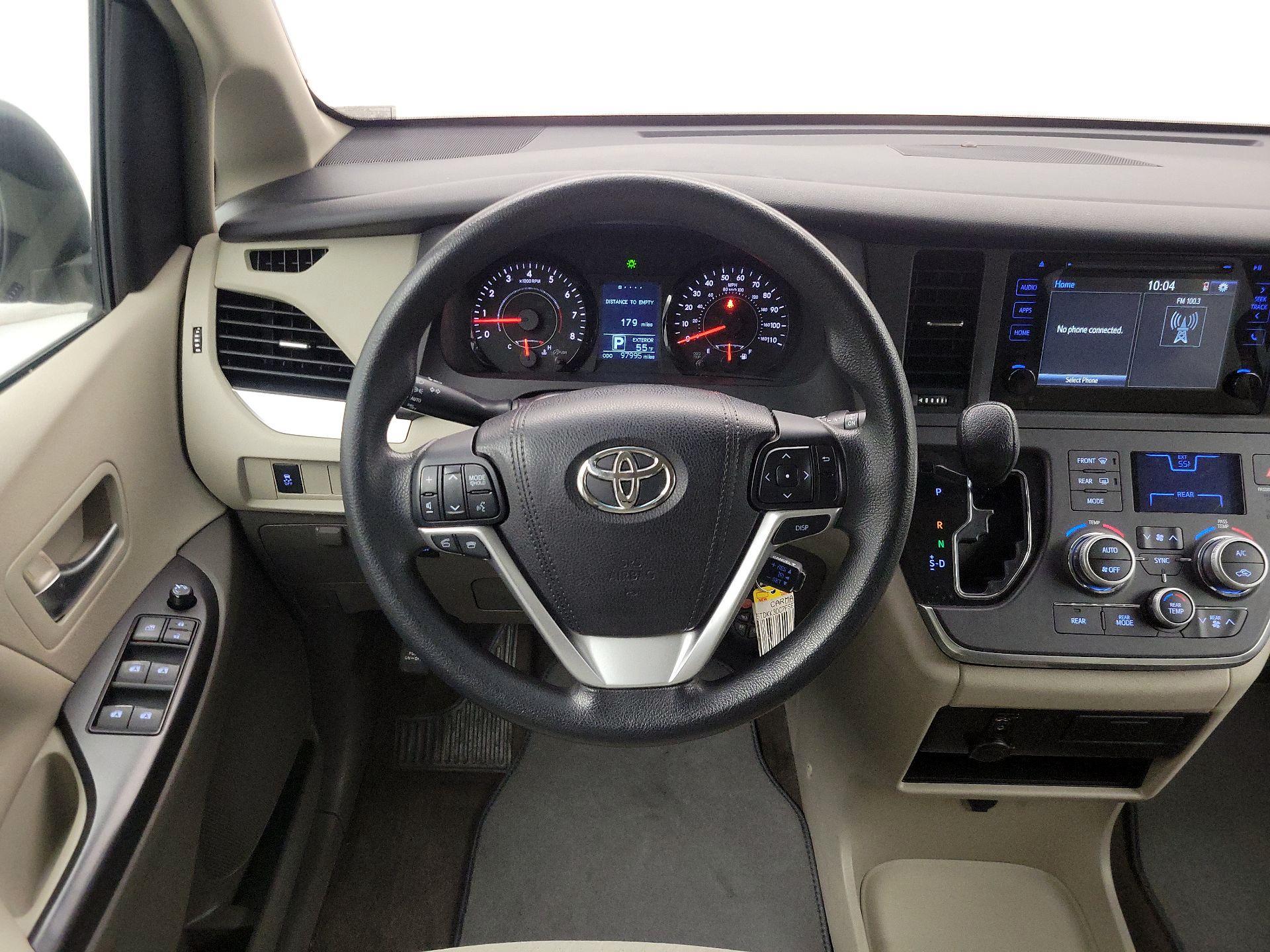 Thumbnail: 2015 Toyota Sienna - 10