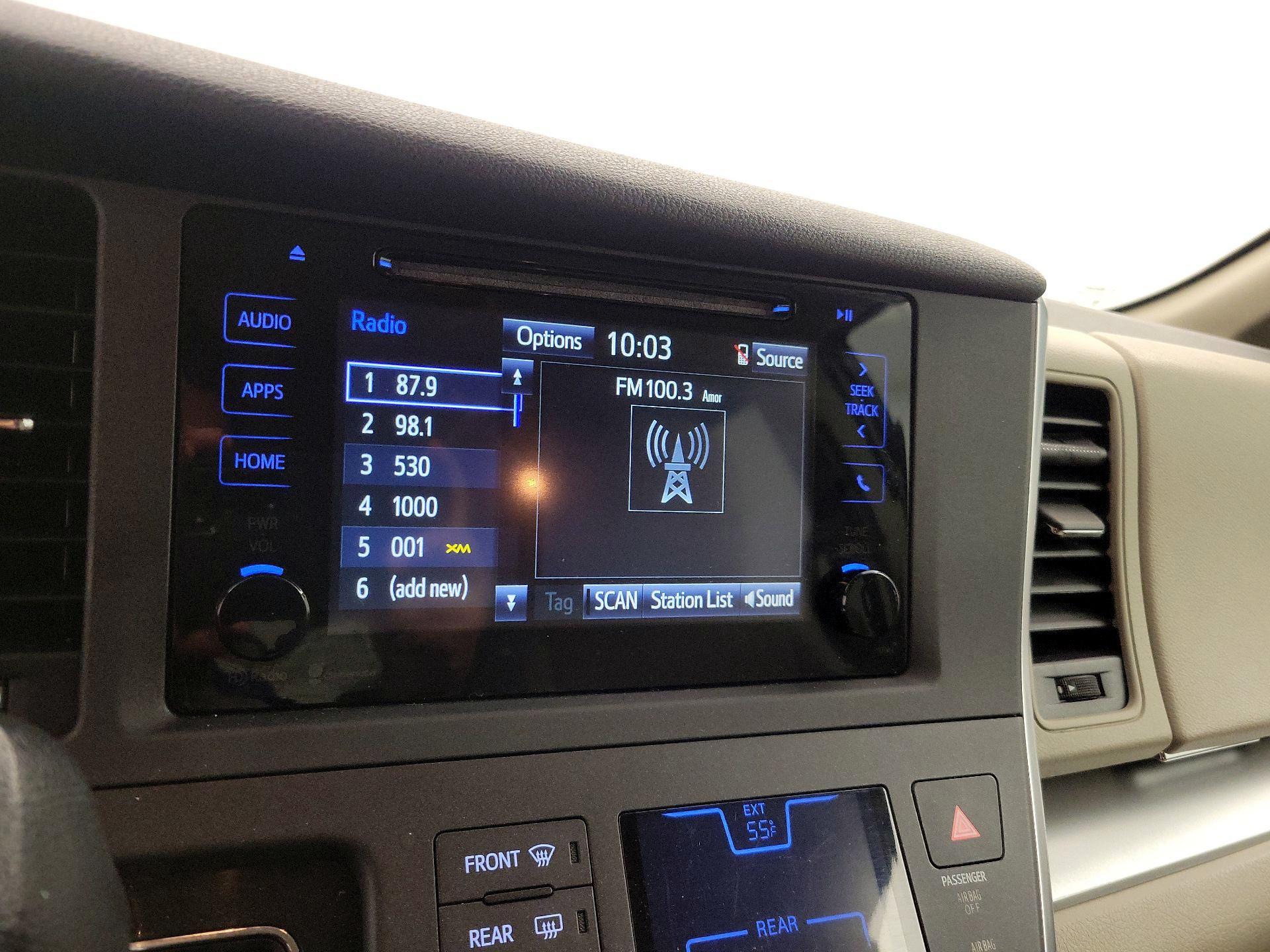 Thumbnail: 2015 Toyota Sienna - 15