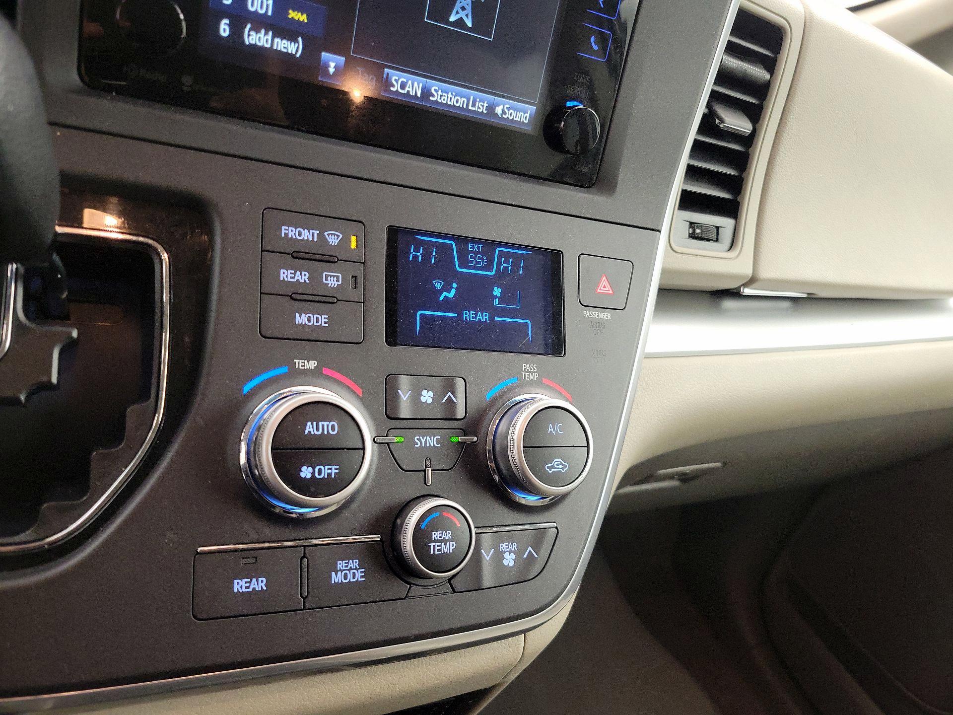 Thumbnail: 2015 Toyota Sienna - 16