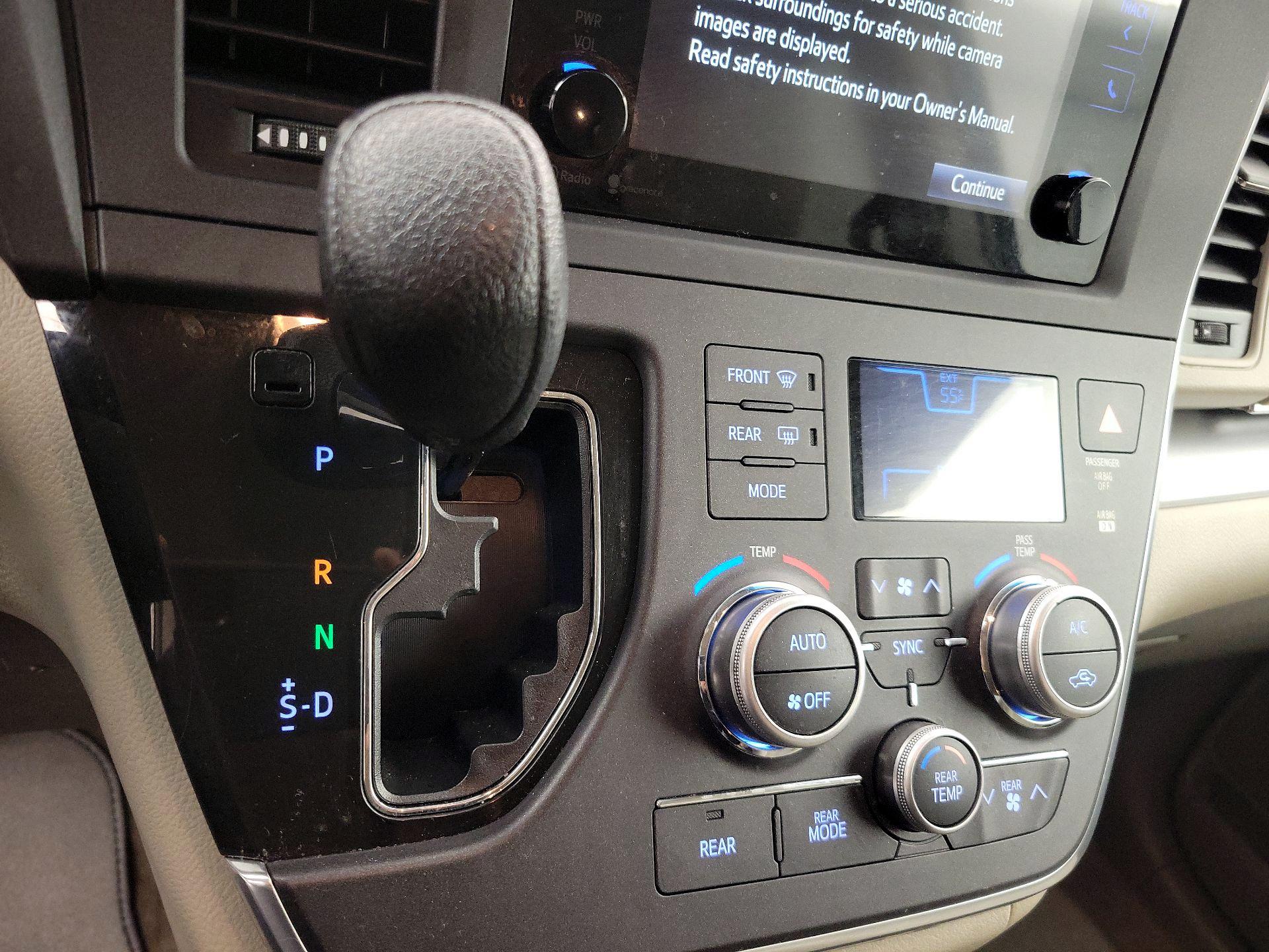 Thumbnail: 2015 Toyota Sienna - 17