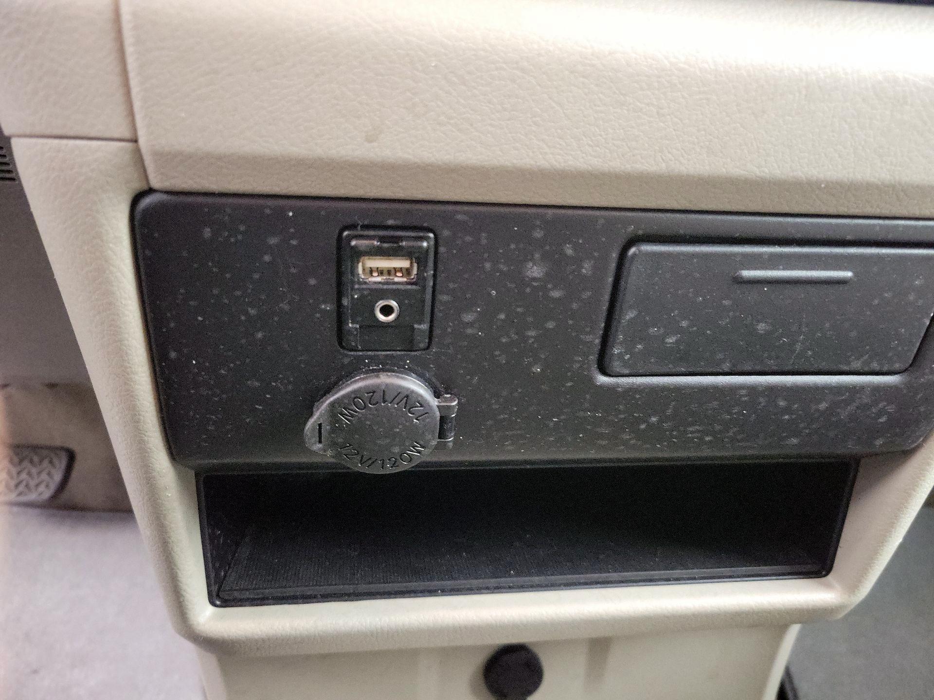 Thumbnail: 2015 Toyota Sienna - 18