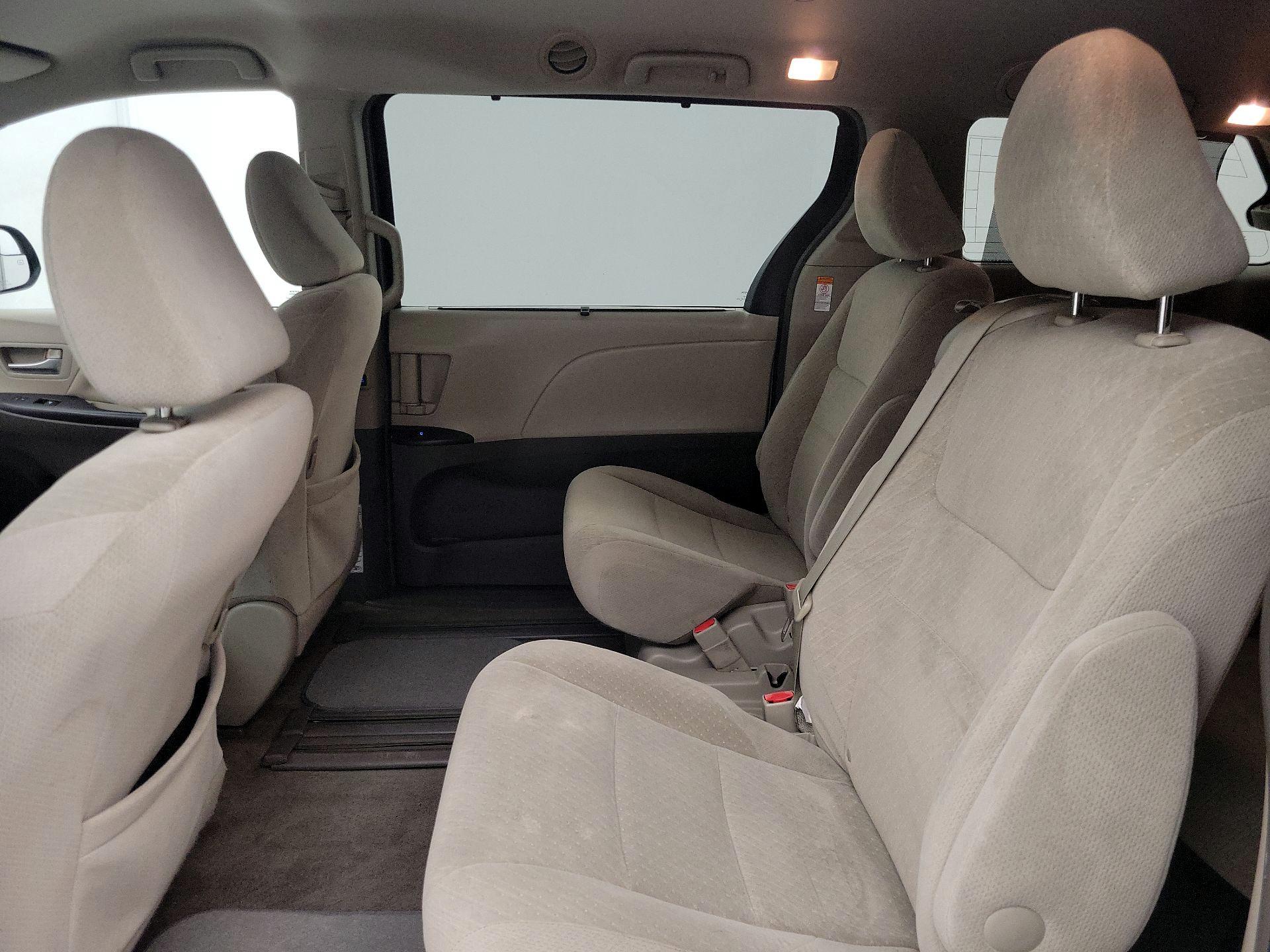 Thumbnail: 2015 Toyota Sienna - 19