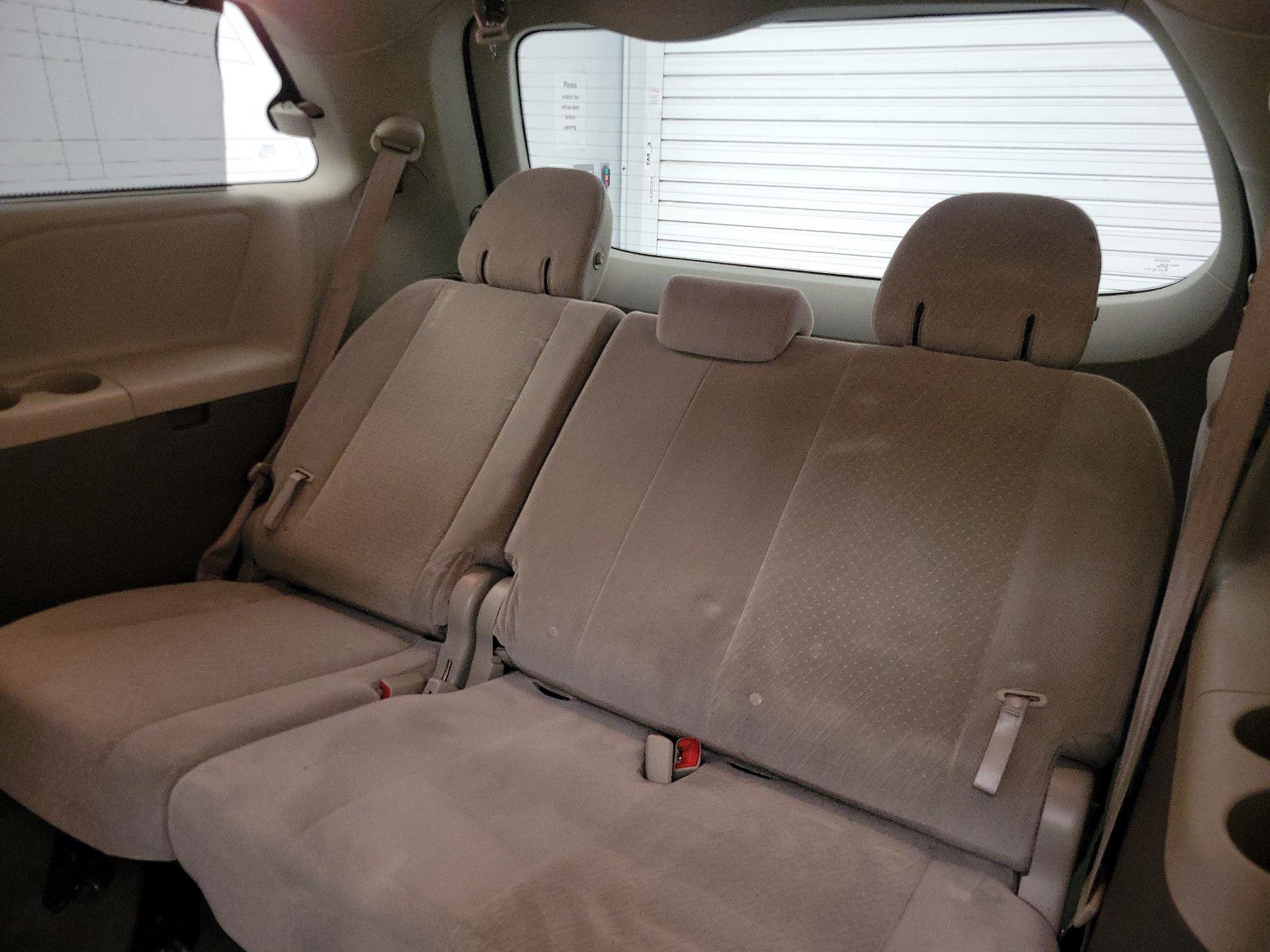 Thumbnail: 2015 Toyota Sienna - 20