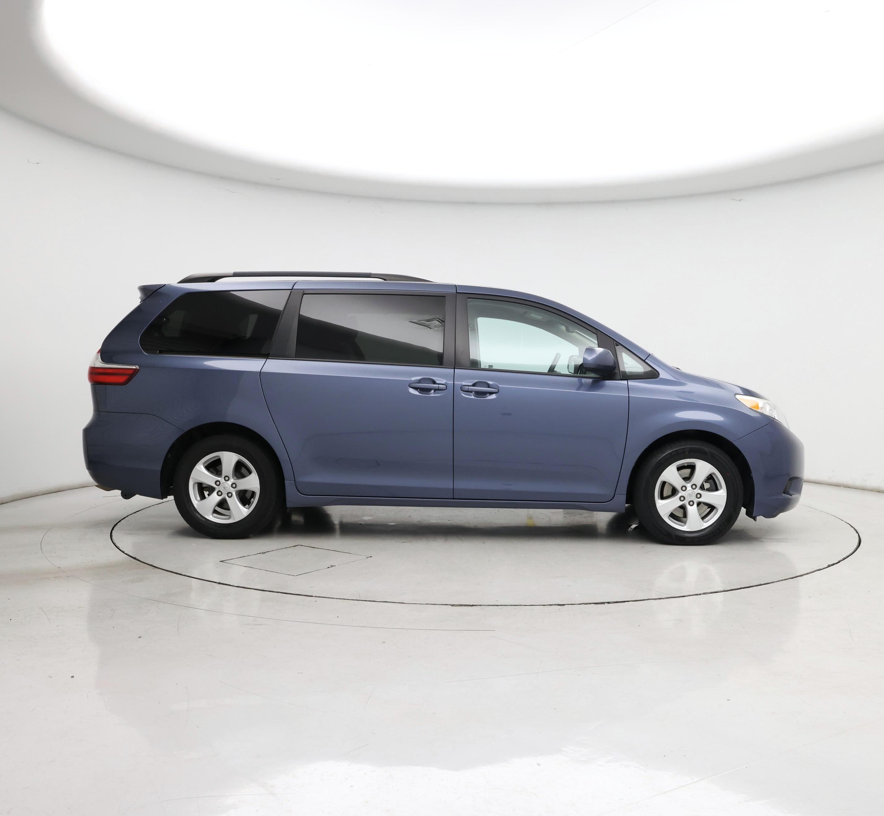 Thumbnail: 2015 Toyota Sienna - 7