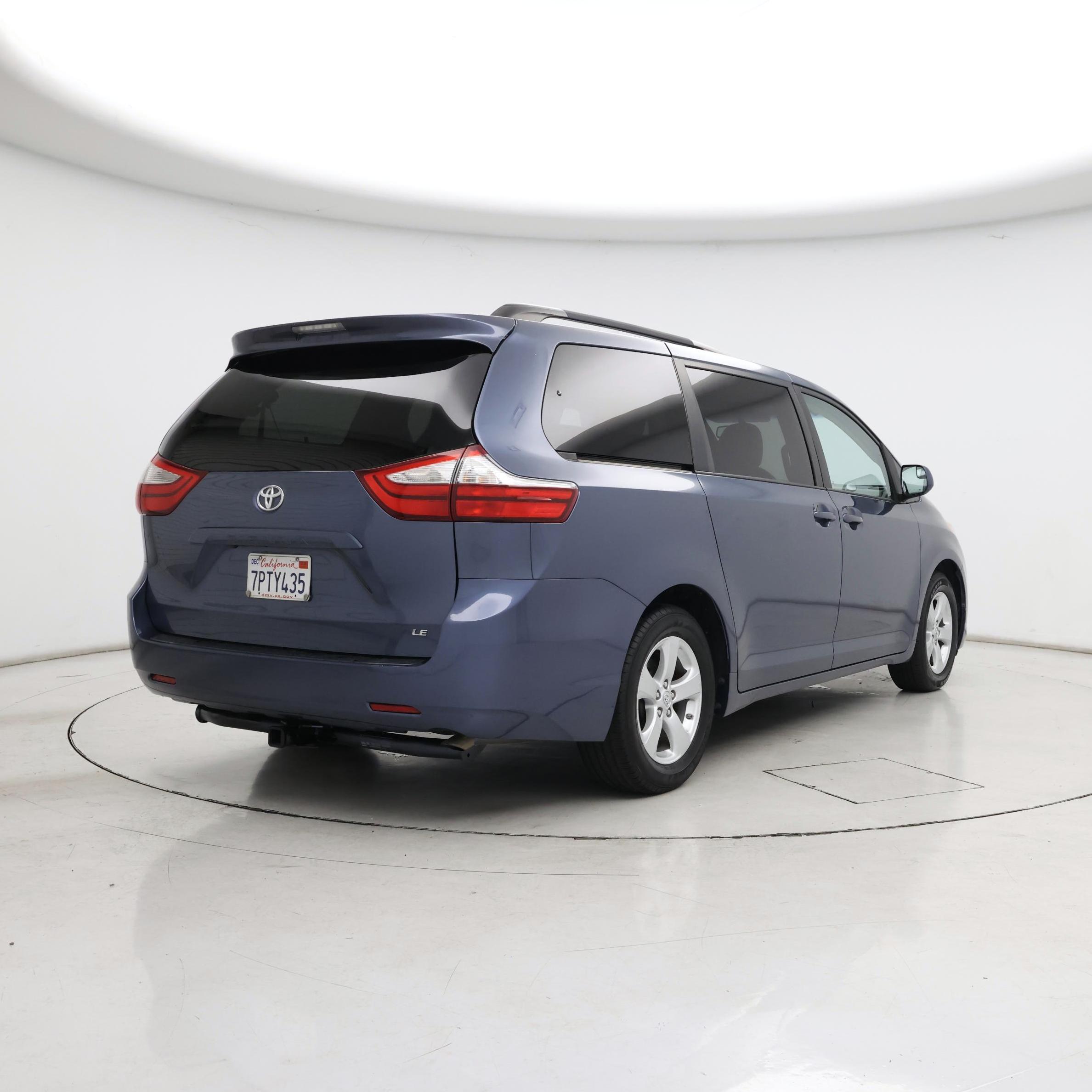Thumbnail: 2015 Toyota Sienna - 8