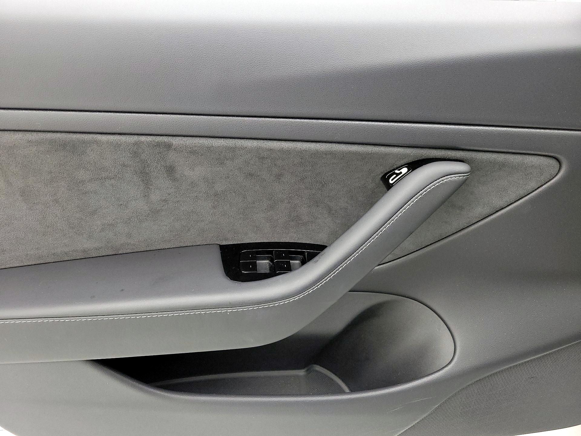 Thumbnail: 2020 Tesla Model 3 - 12