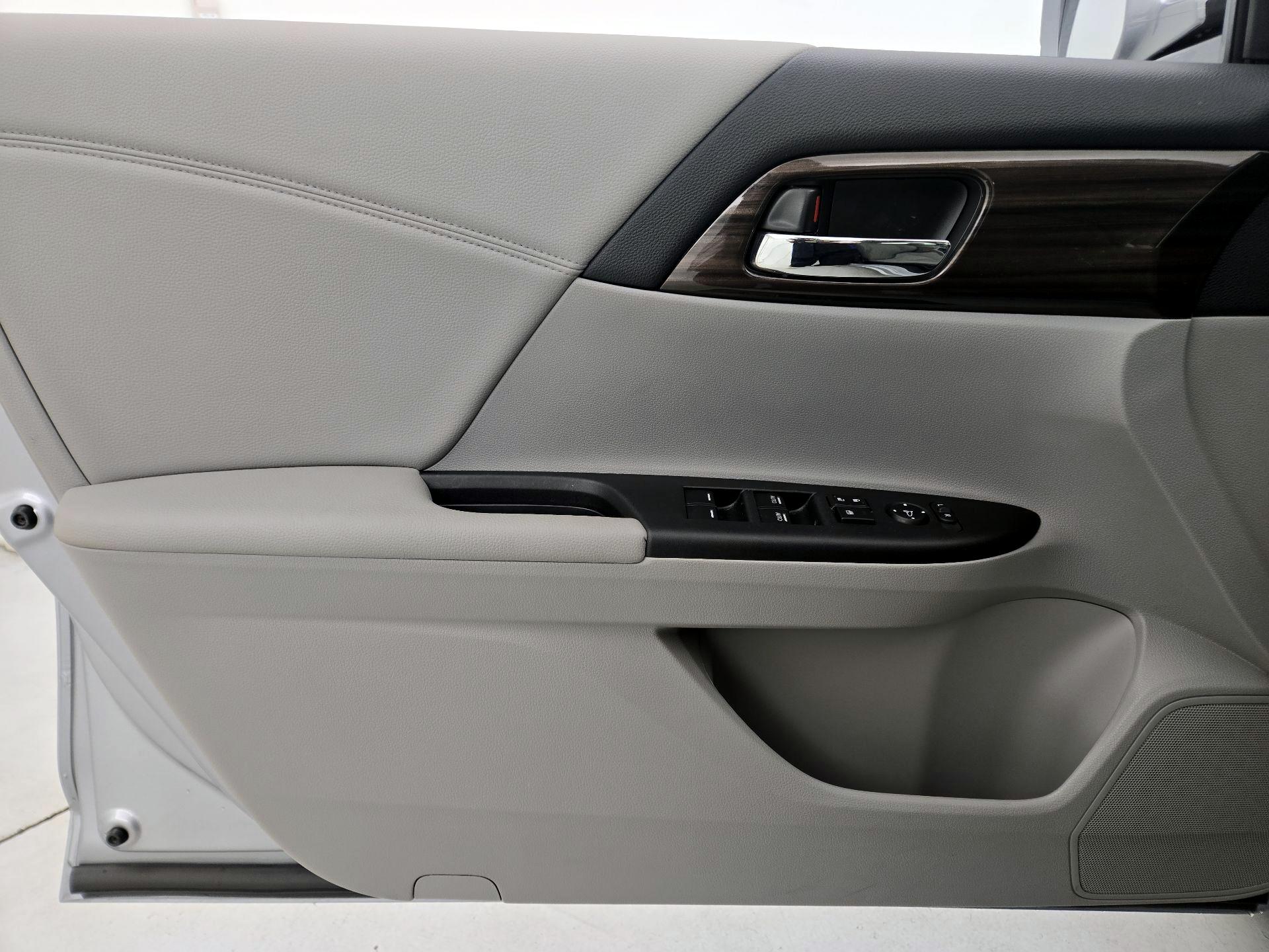 Thumbnail: 2016 Honda Accord - 12